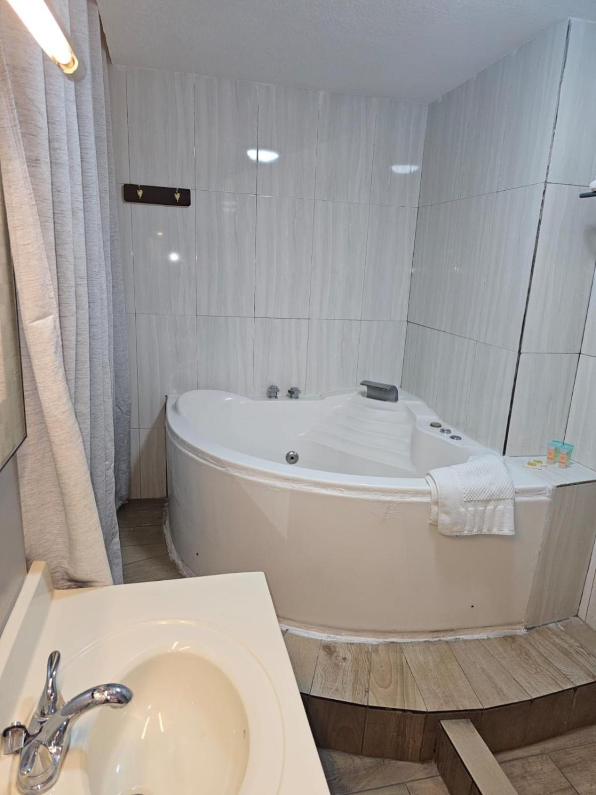 Suite with Spa Bath