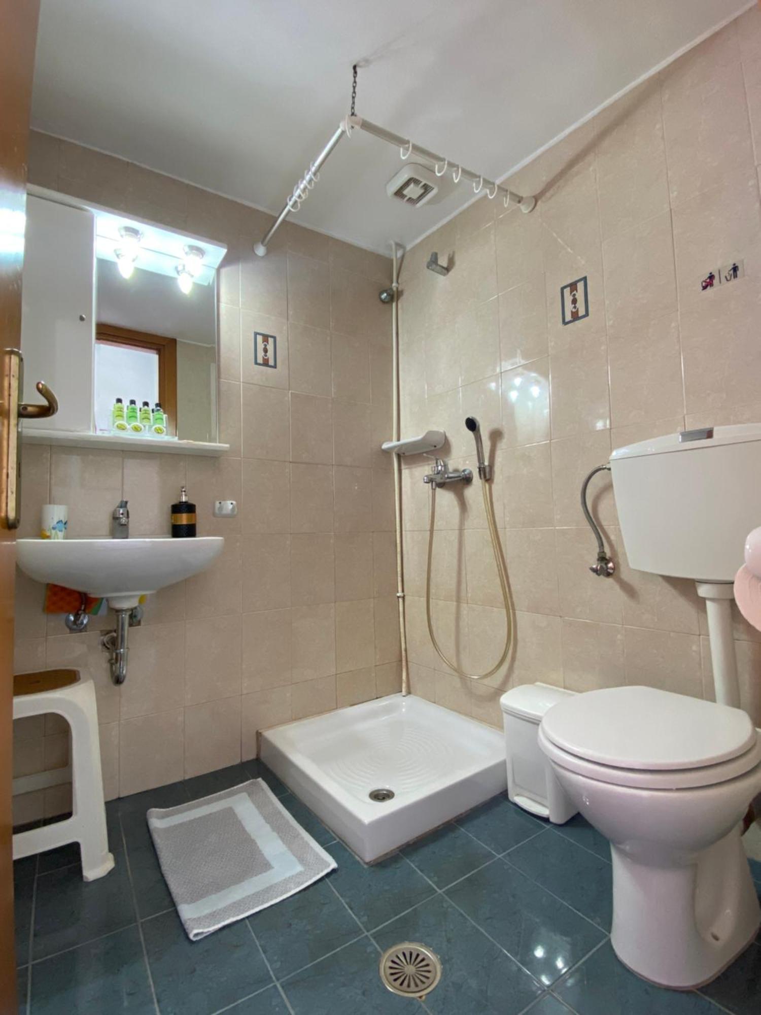 Comfort Triple Room with Shower
