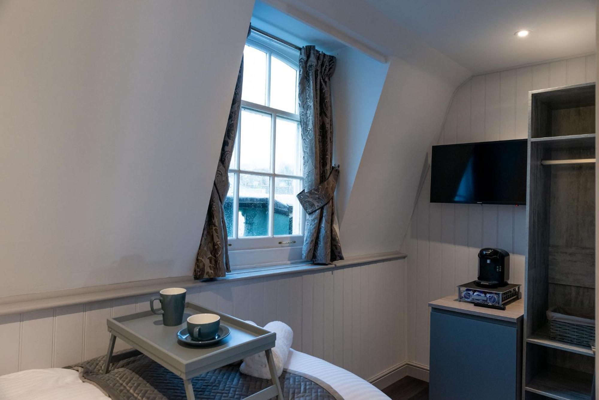 Deluxe Single Room