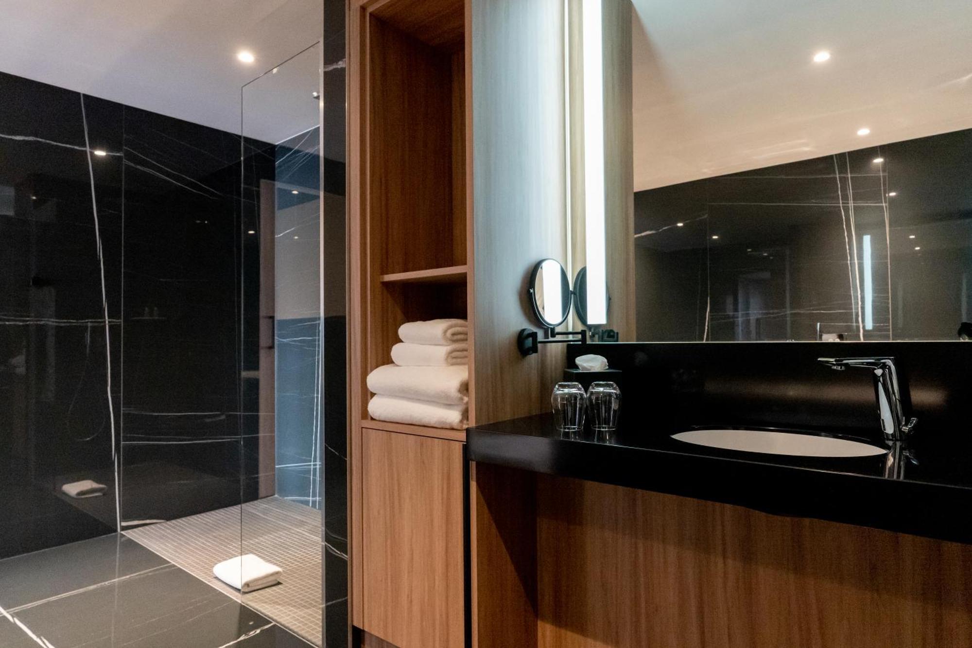 Chambre Prestige Accessible aux Personnes à Mobilité Réduite (Annexe « Le Cube »)