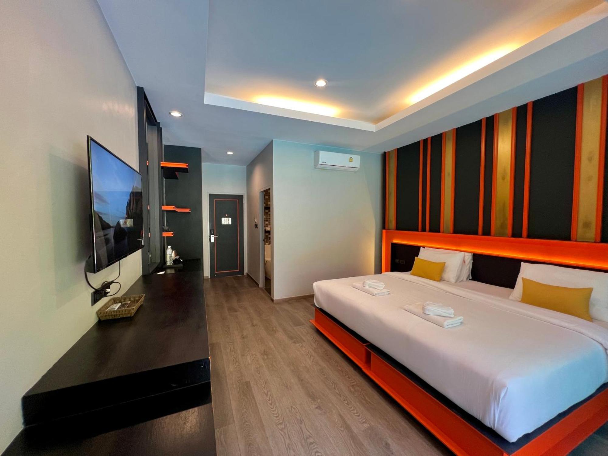 Deluxe Double or Twin Room with Pool Access,1593966652:JPEG