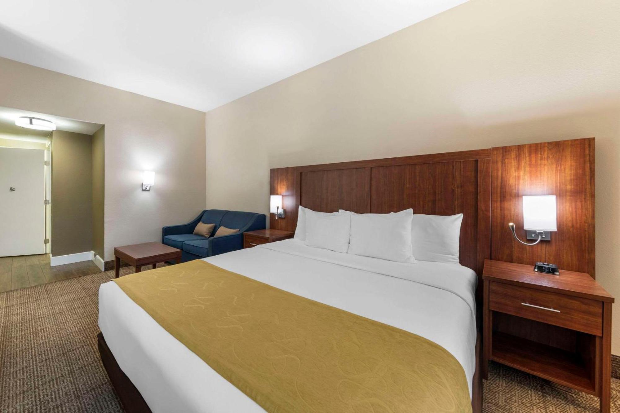 King Suite - Accessible/Non-Smoking