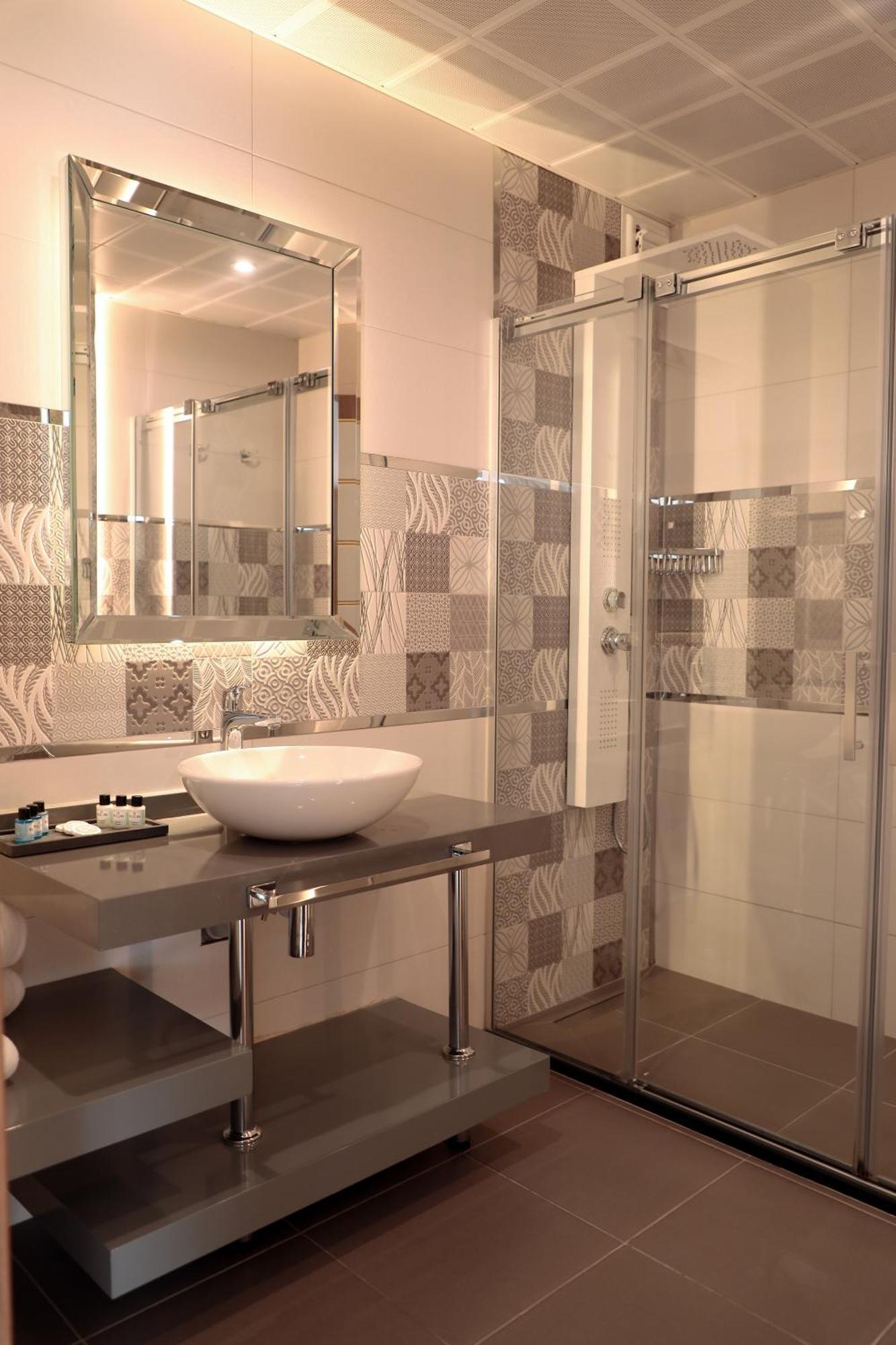 Deluxe Suite with Sea View