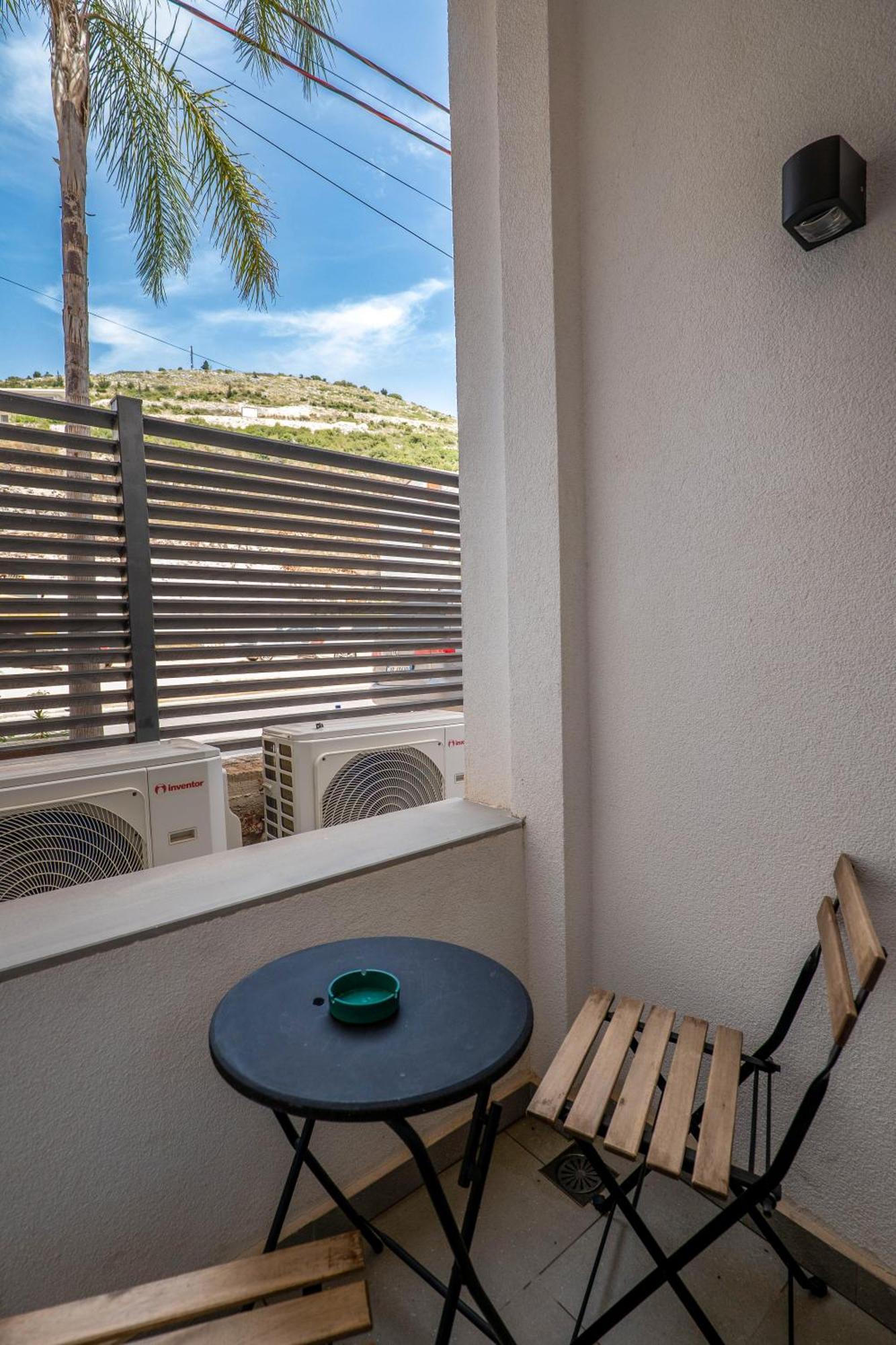 Standard Twin Room with Mountain View