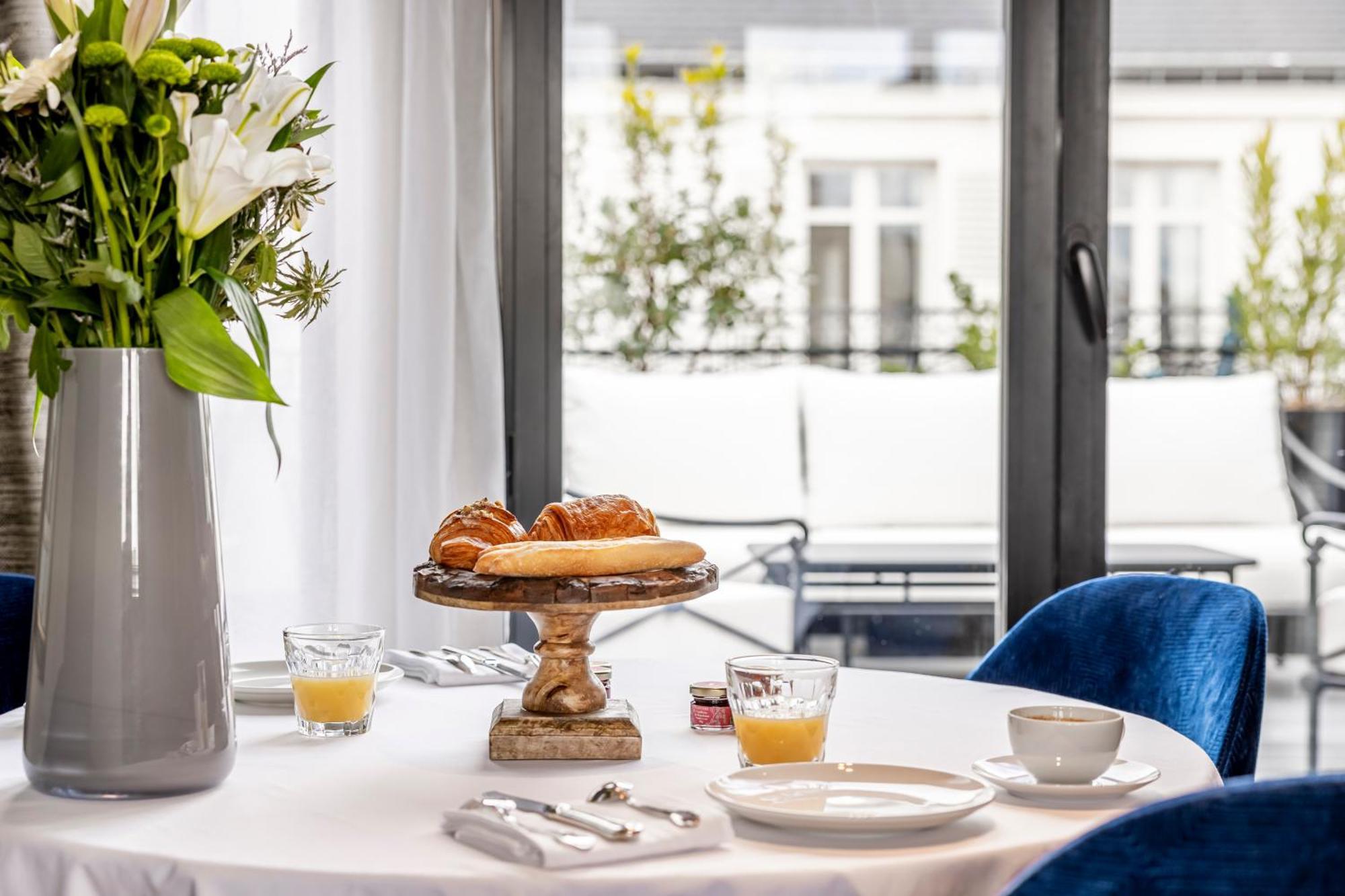 Jules Verne Apartment Terrace