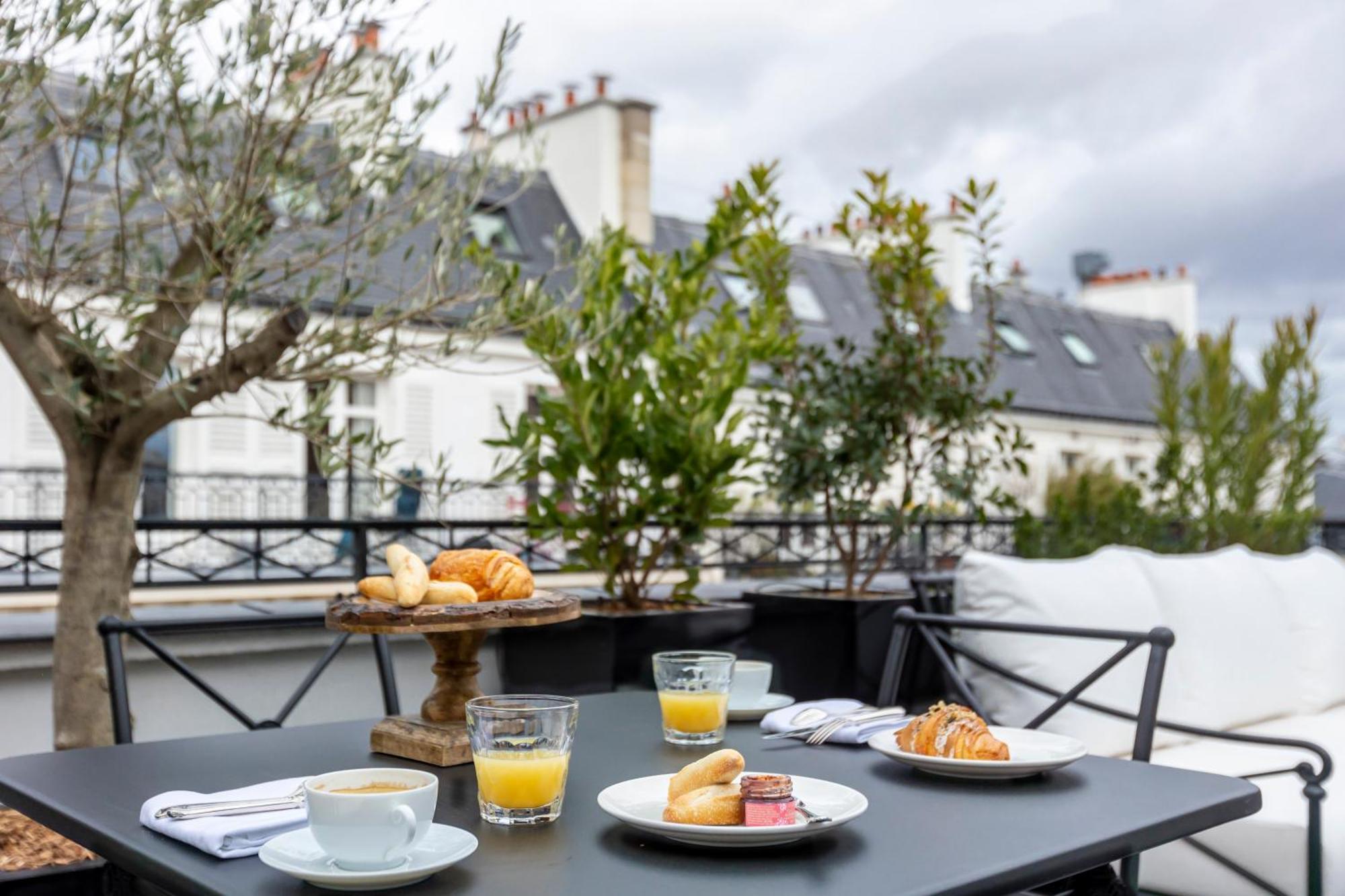 Jules Verne Apartment Terrace