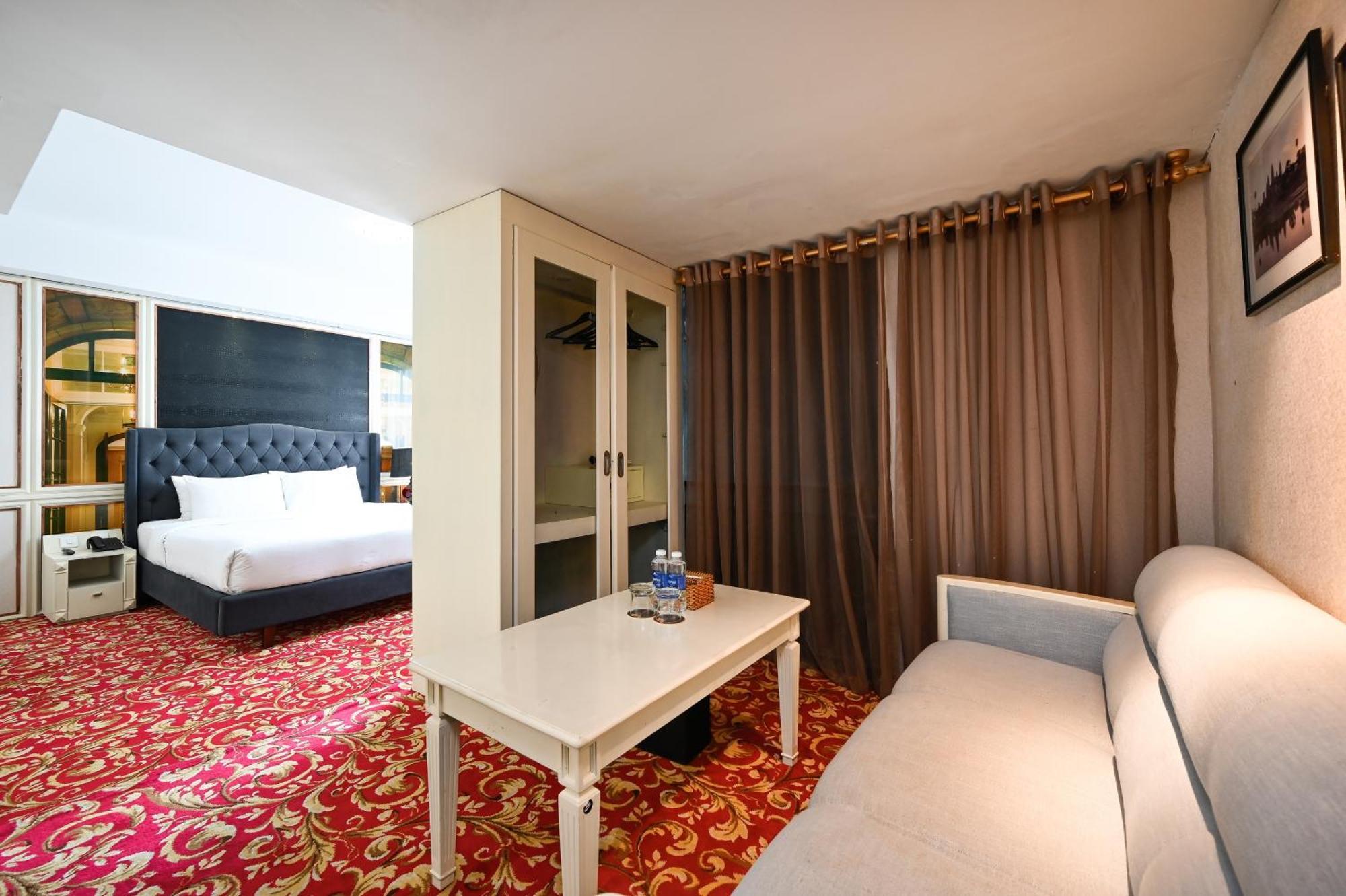 Junior Suite with City View