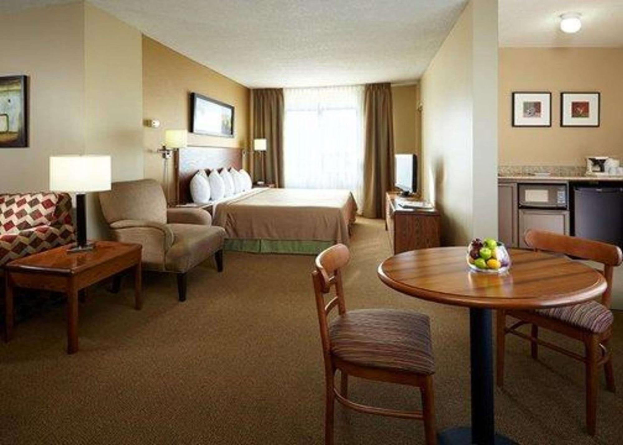 Queen Suite with Sofa Bed