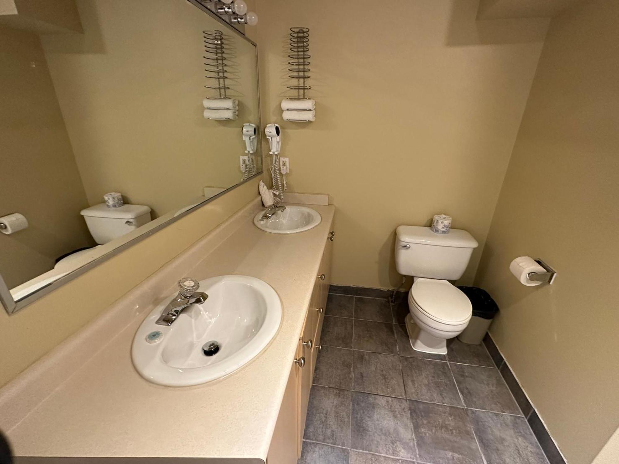 Suite with Hot Tub