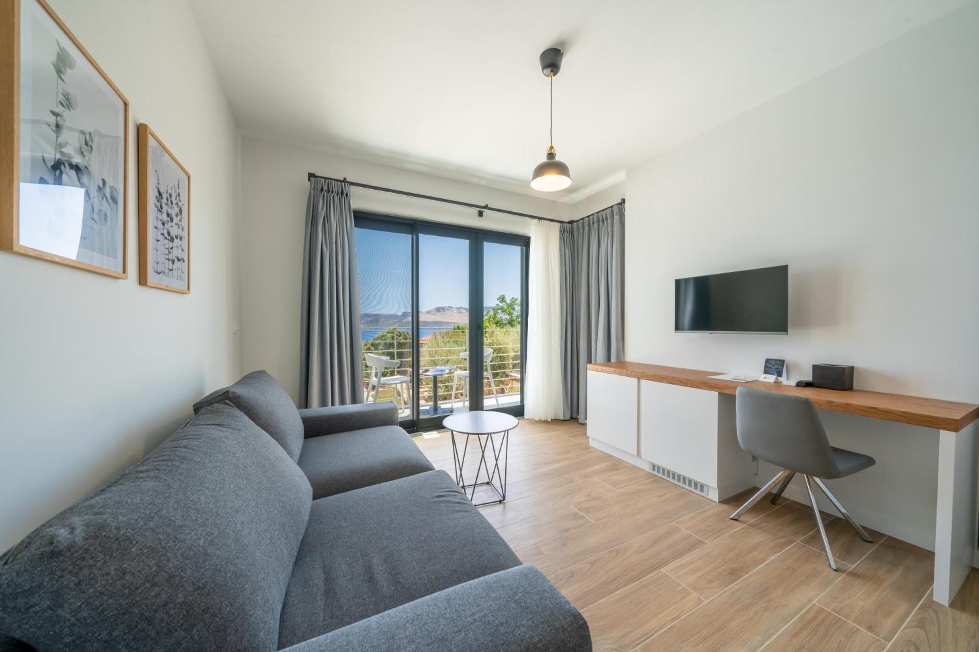 Deluxe Triple Room with Sea View