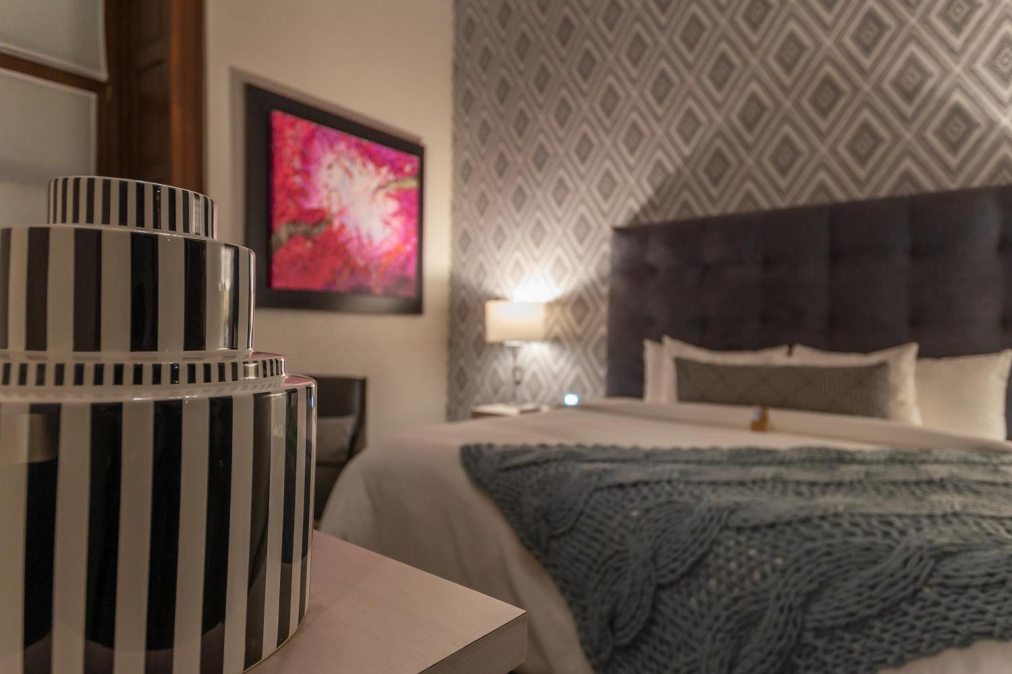 Deluxe Suite with Balcony - Isabel