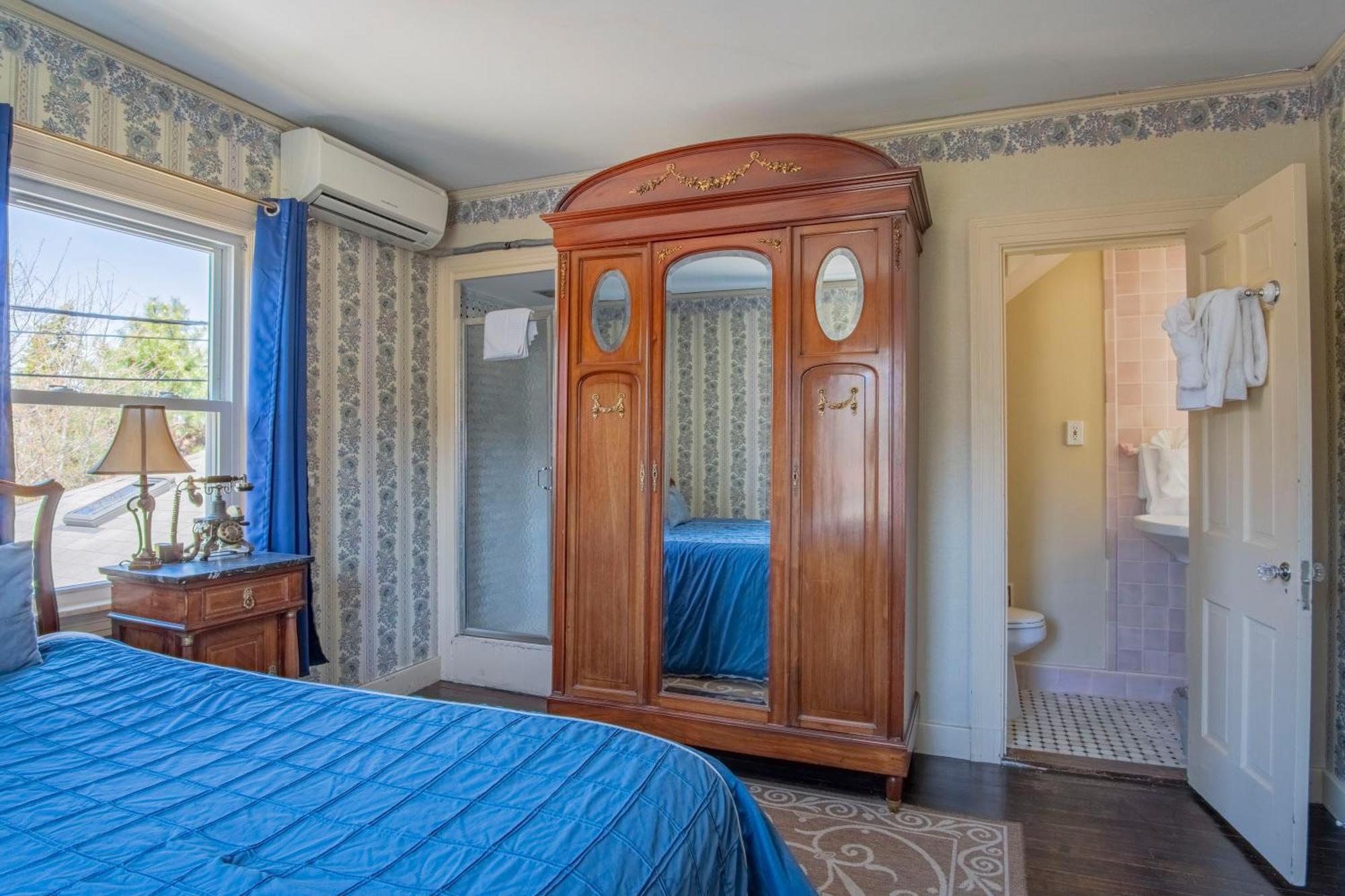 Queen Room Garden View Bulfinch or Main House