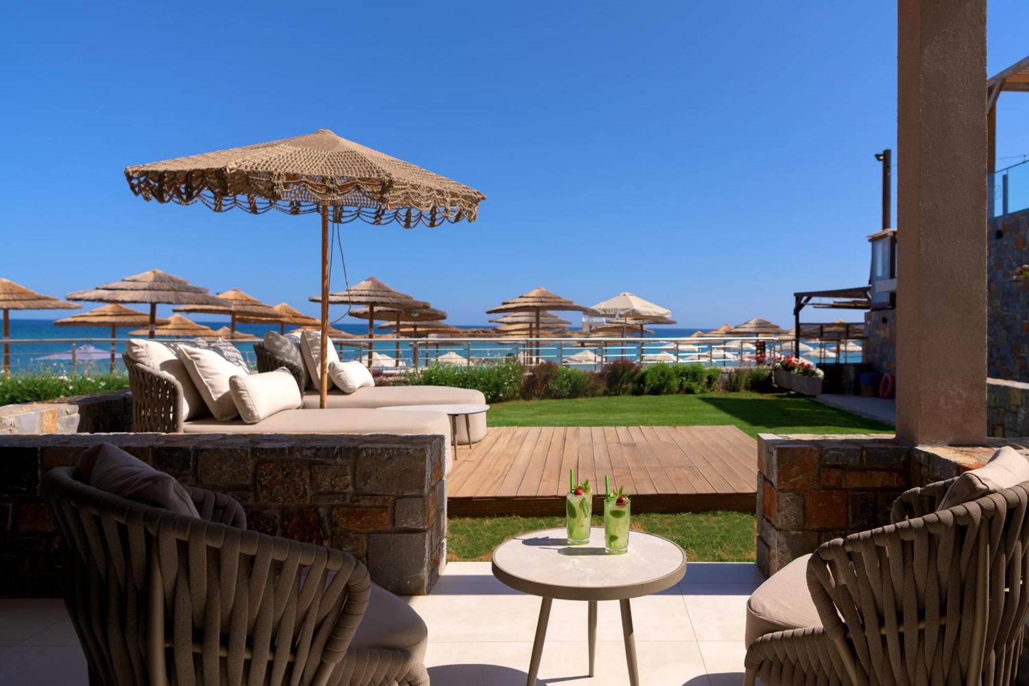 White Deluxe Suite Beach Front