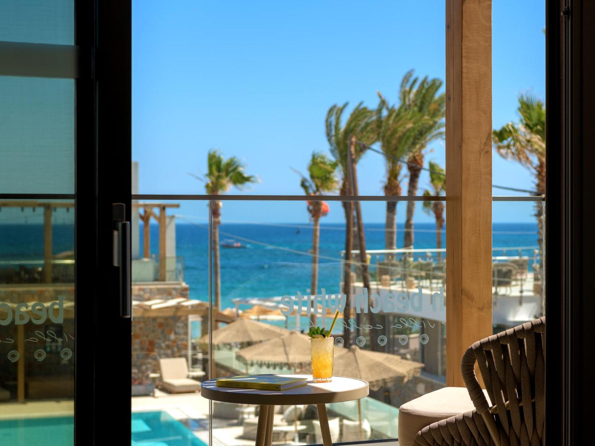 White Deluxe Suite Sea View