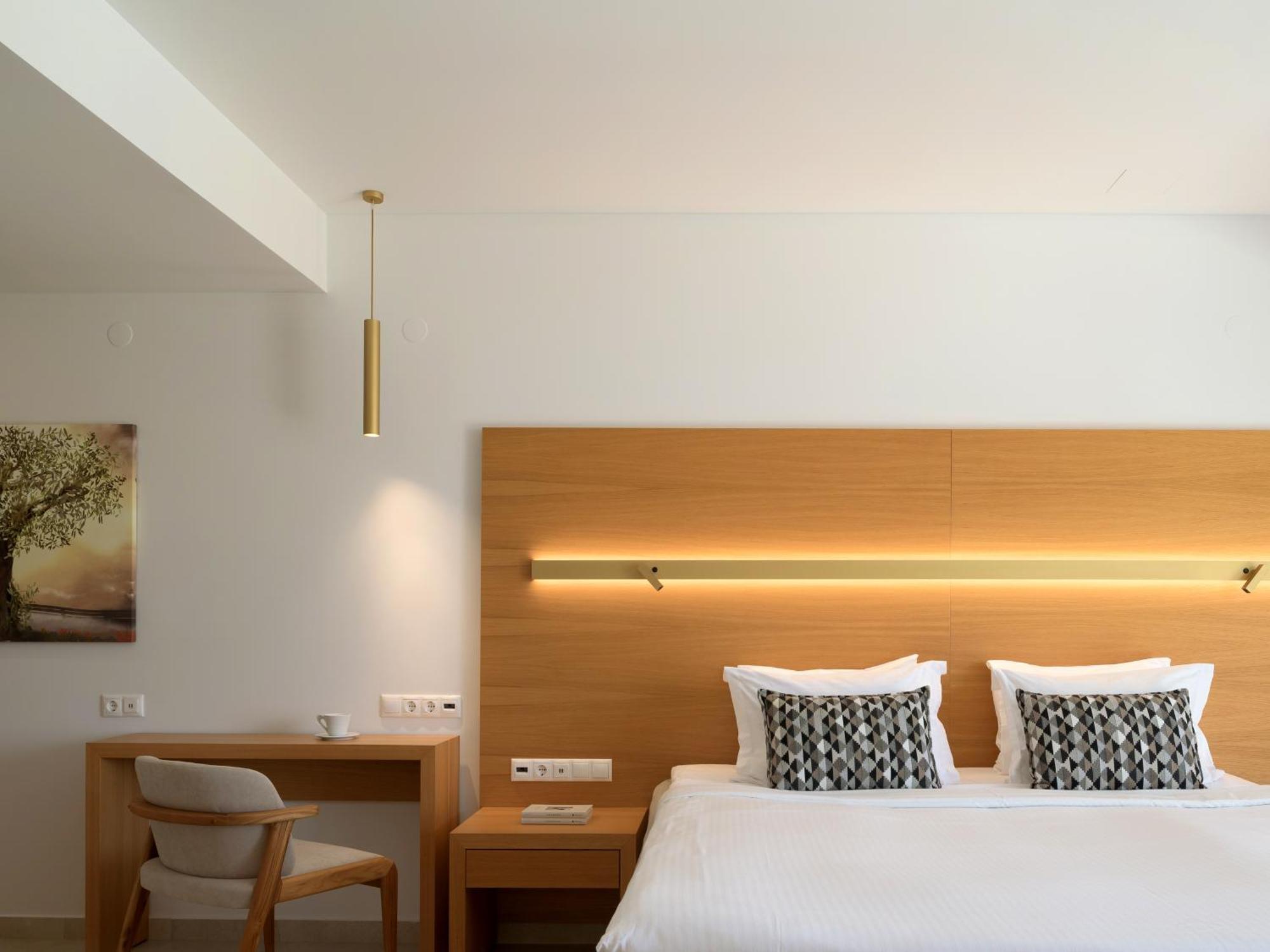 White Deluxe Suite Sea View