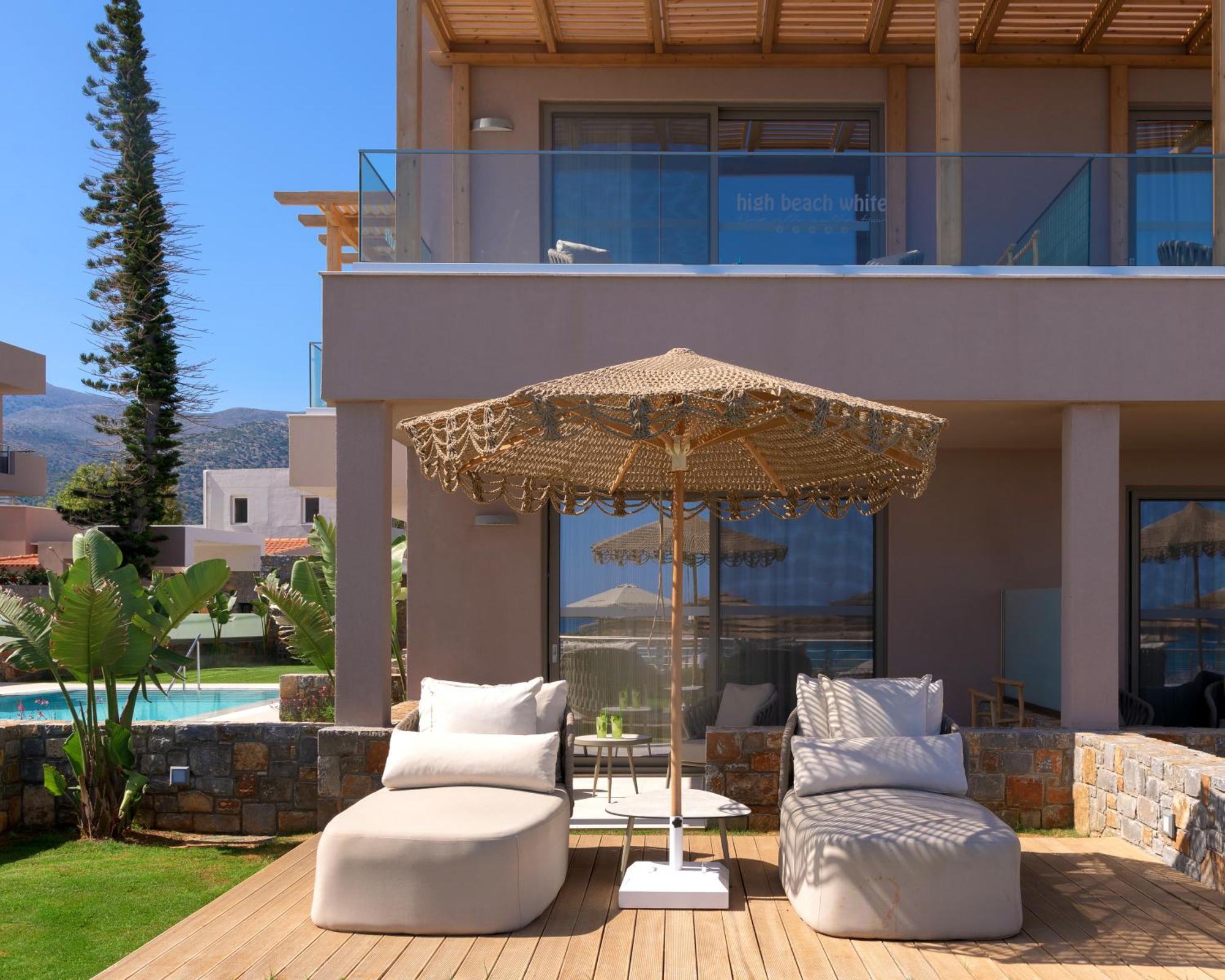 White Deluxe Suite Beach Front
