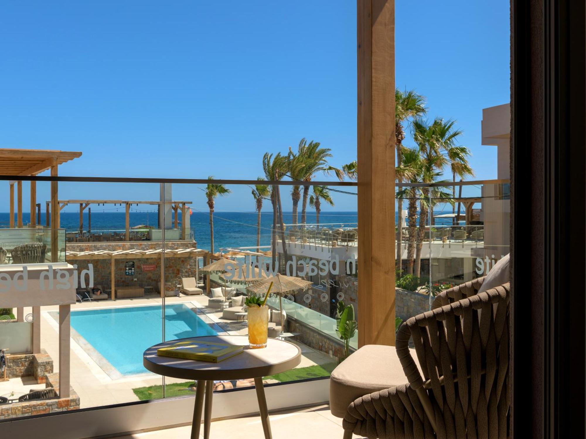 White Deluxe Suite Sea View
