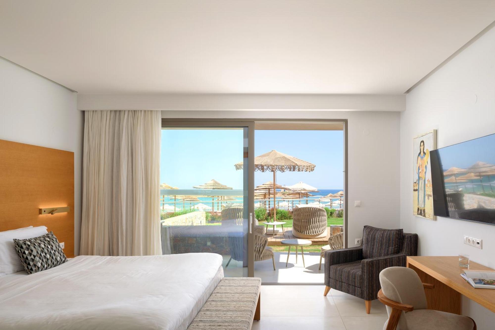 White Deluxe Suite Beach Front