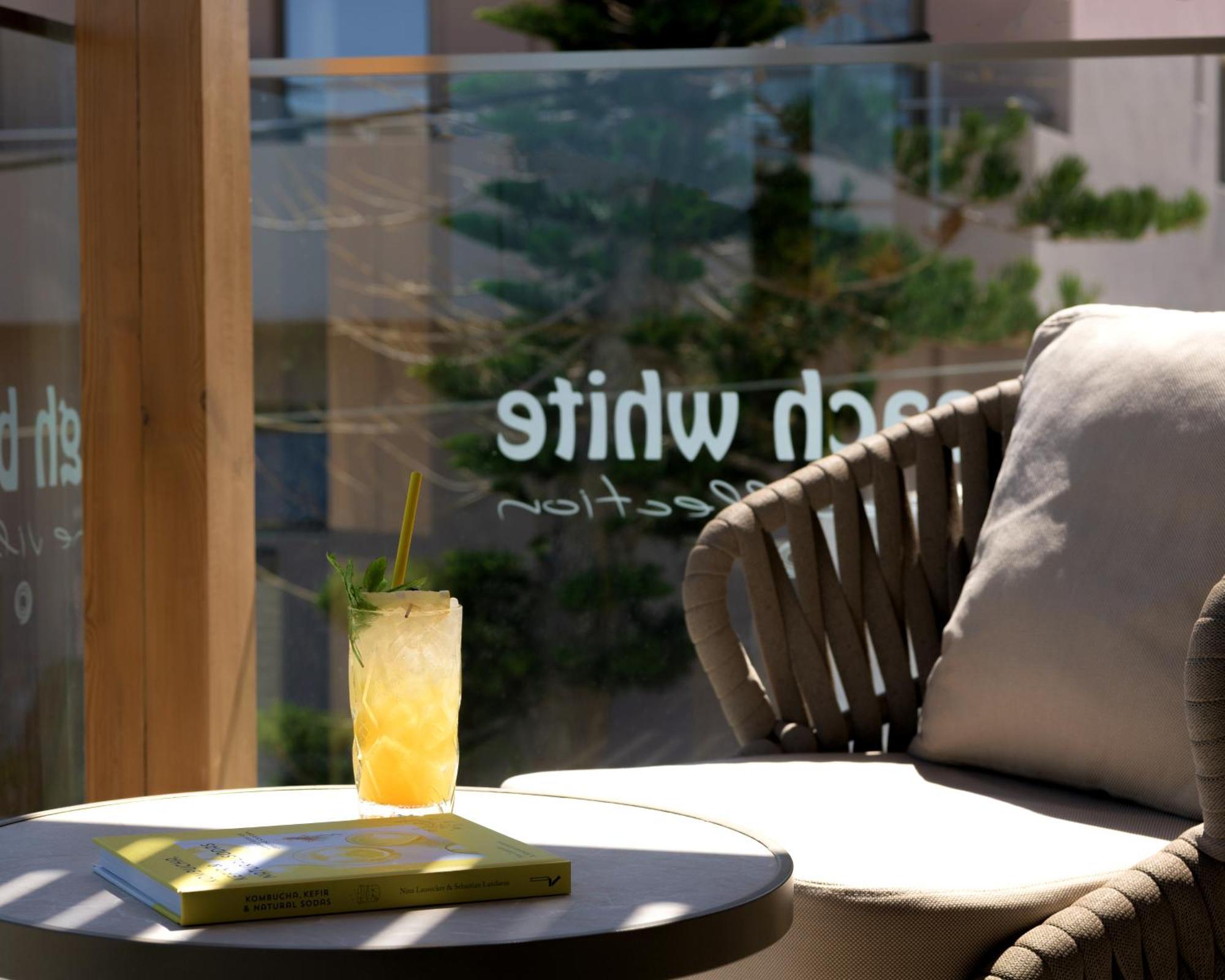 White Deluxe Suite Sea View