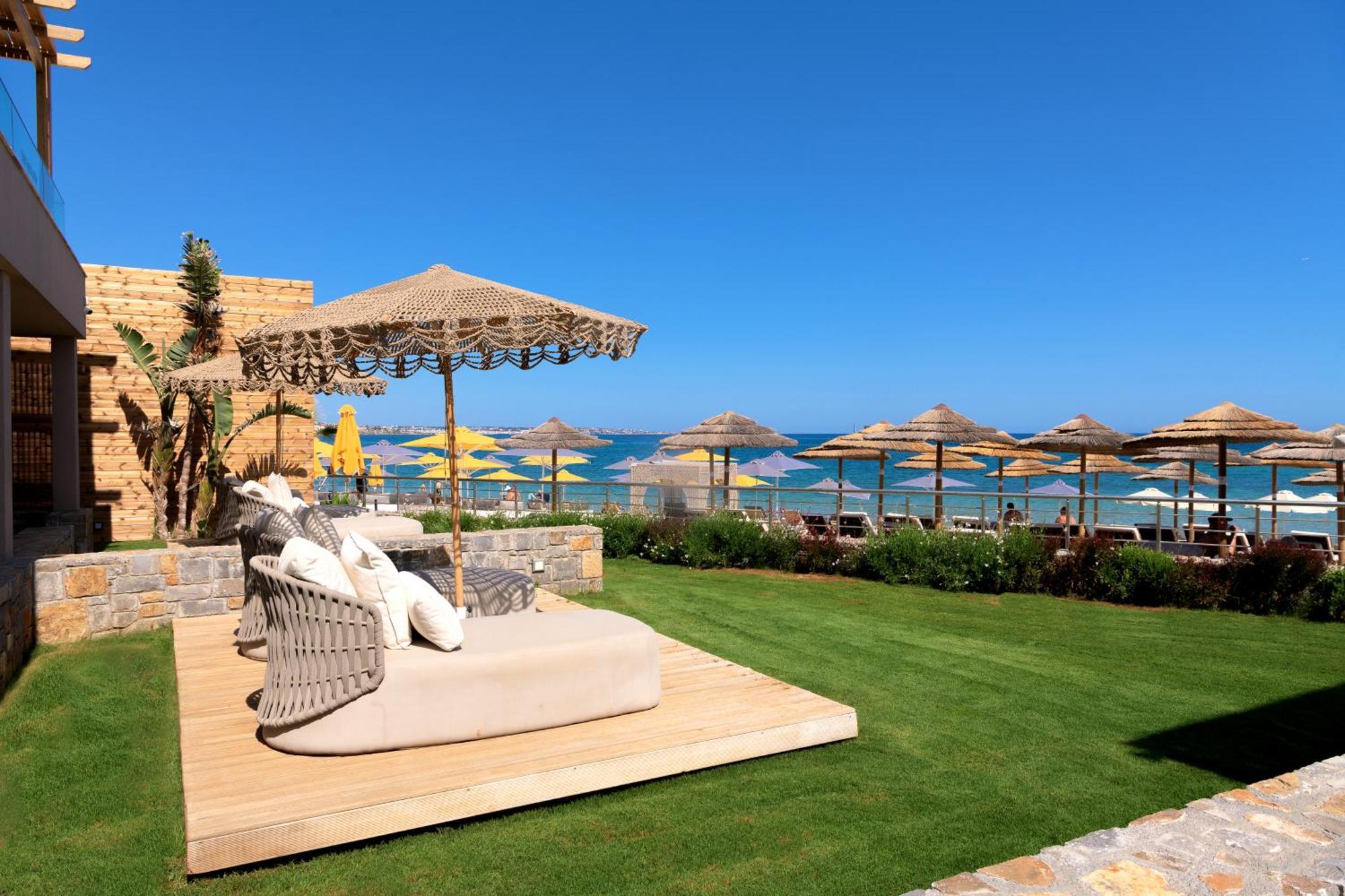 White Deluxe Suite Beach Front