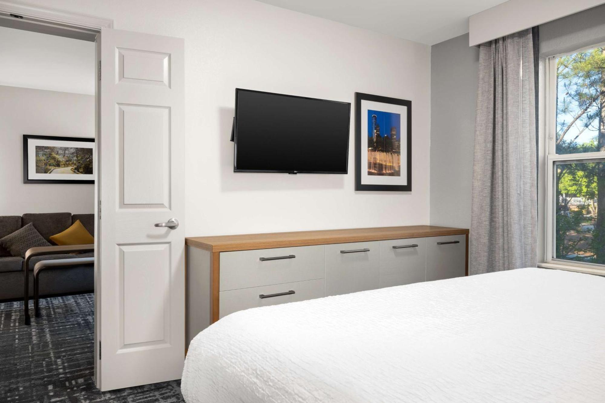 King Room Mobility/Hearing Accessible with Tub - Non-Smoking