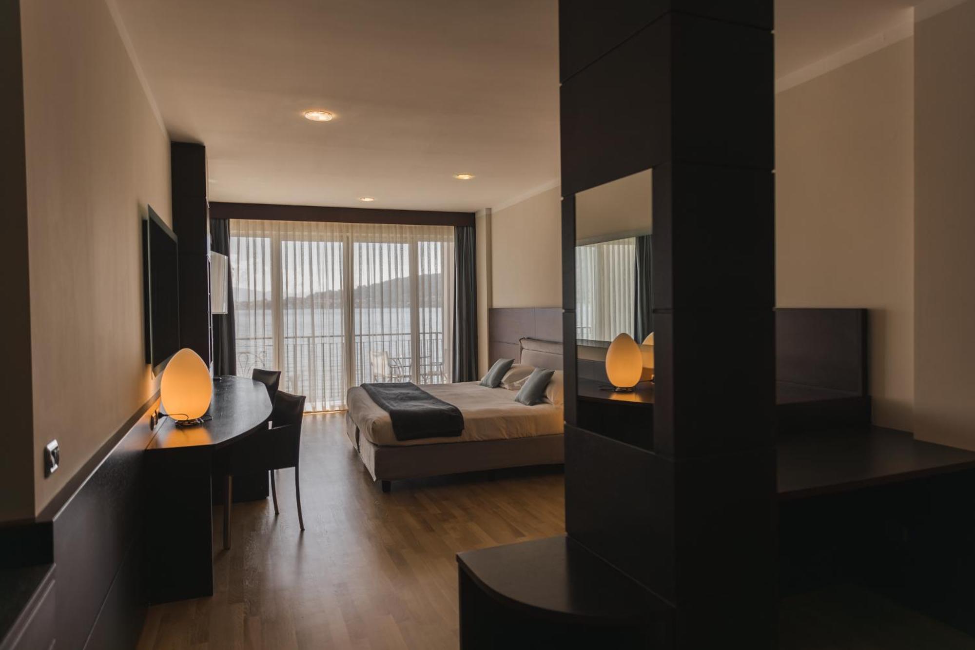 Suite with Lake View