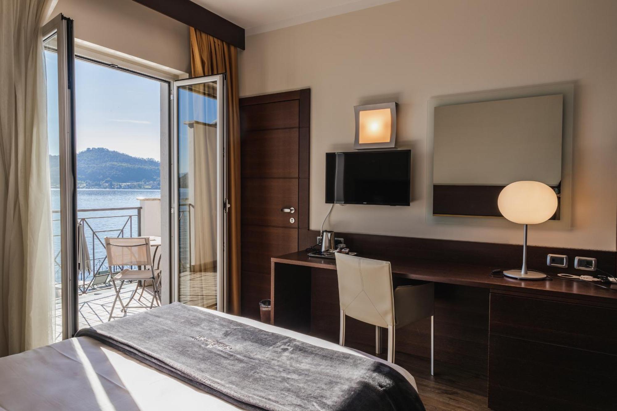 Single Room with Lake View