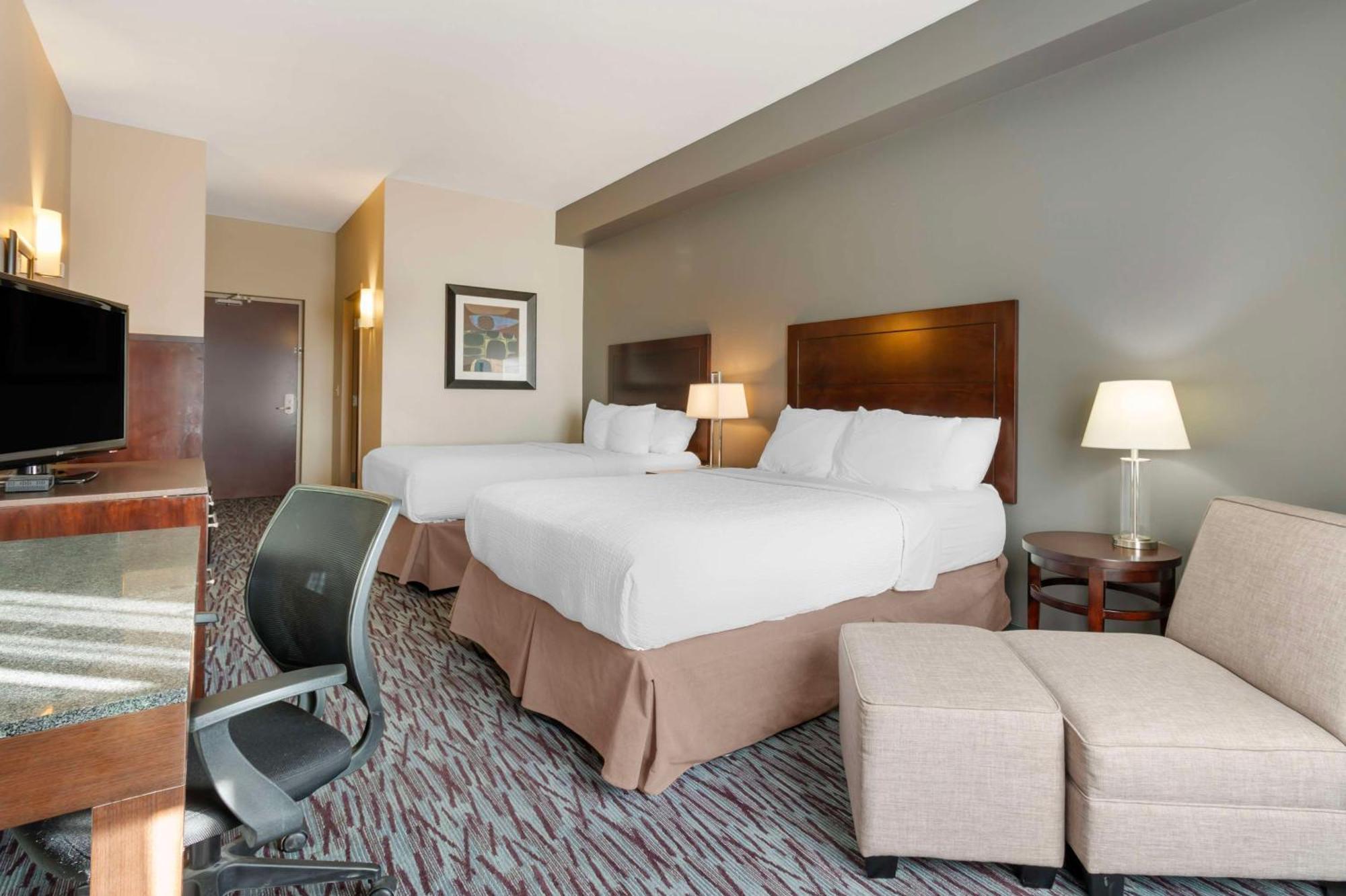 Queen Room with Two Queen Beds and Bath Tub - Disability Access/Non-Smoking