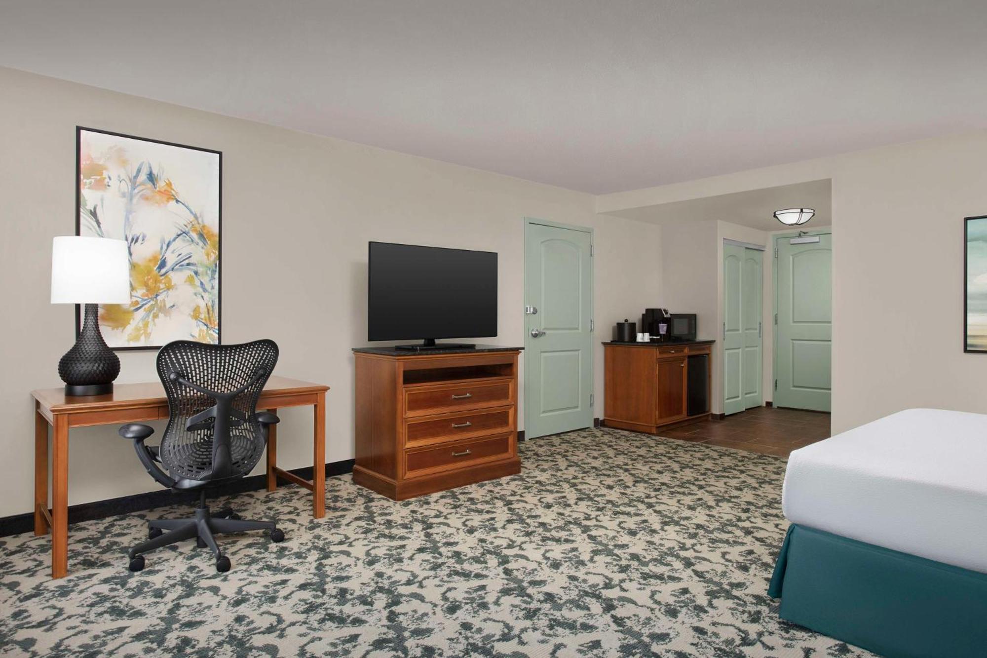King Room Tub Mobility Hearing Access