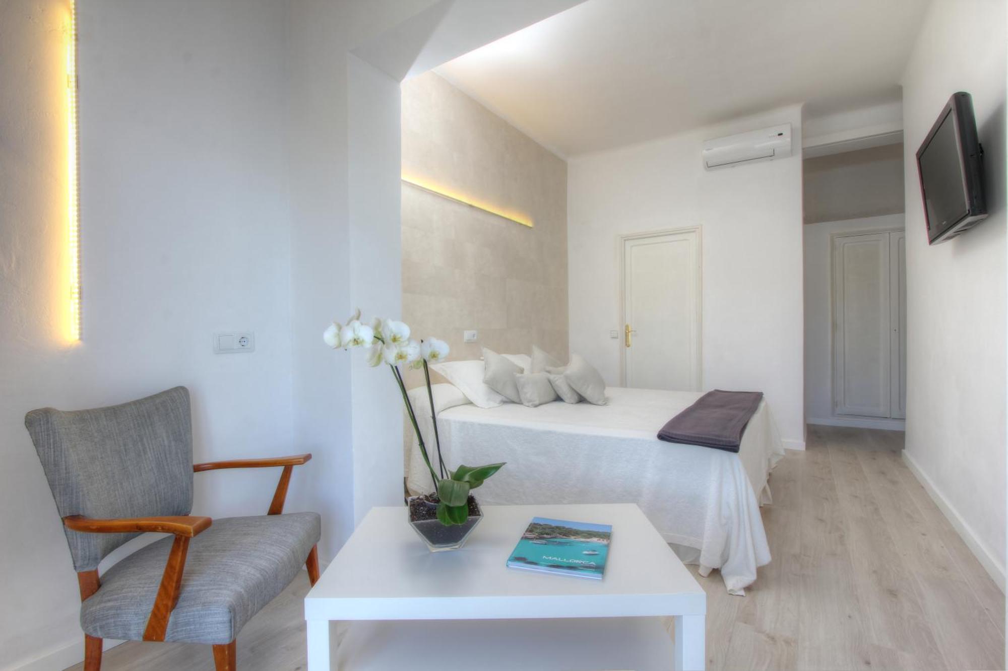 Double or Twin Room with Partial Sea View