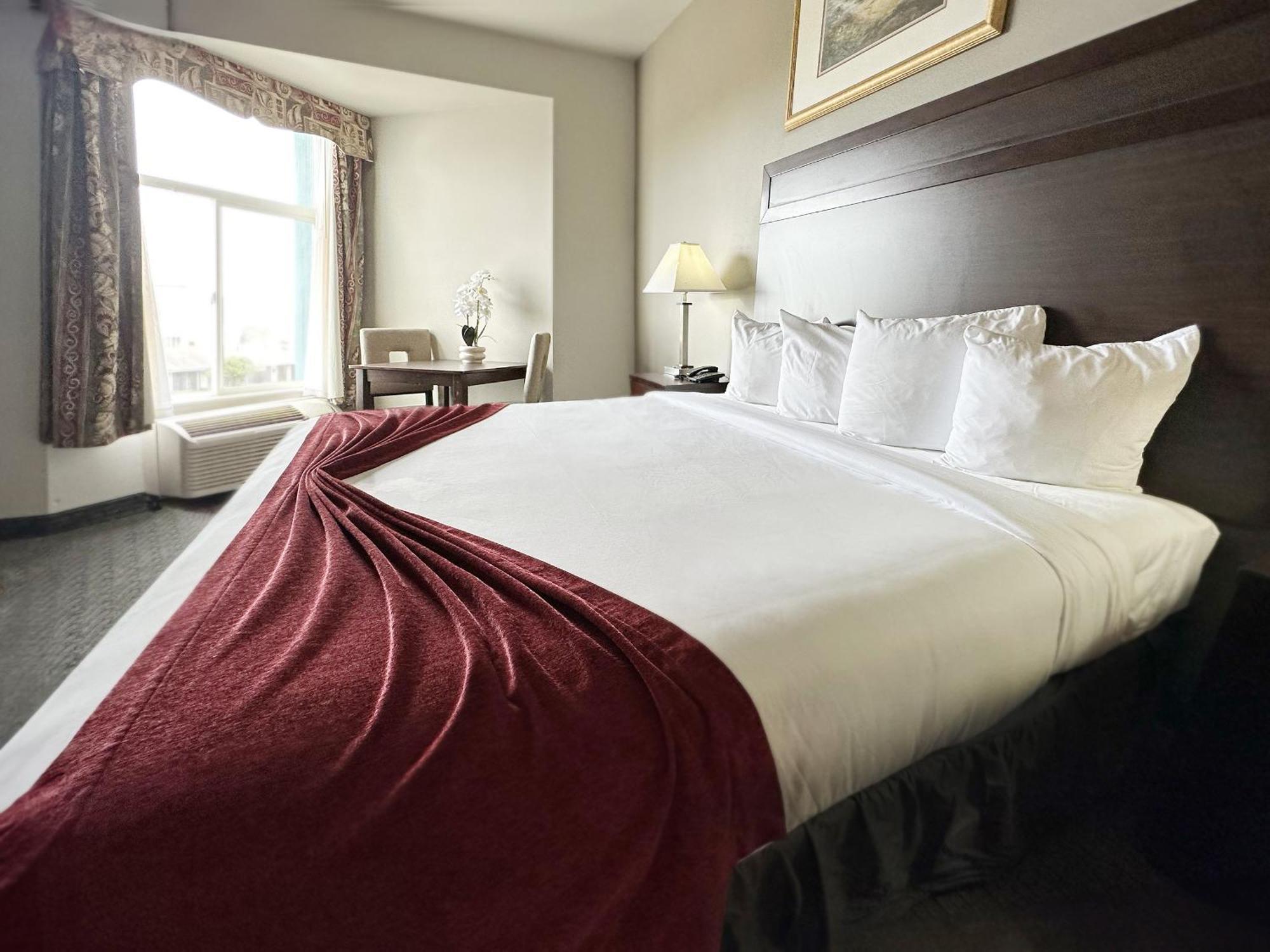Standard King Room with Partial Ocean View.