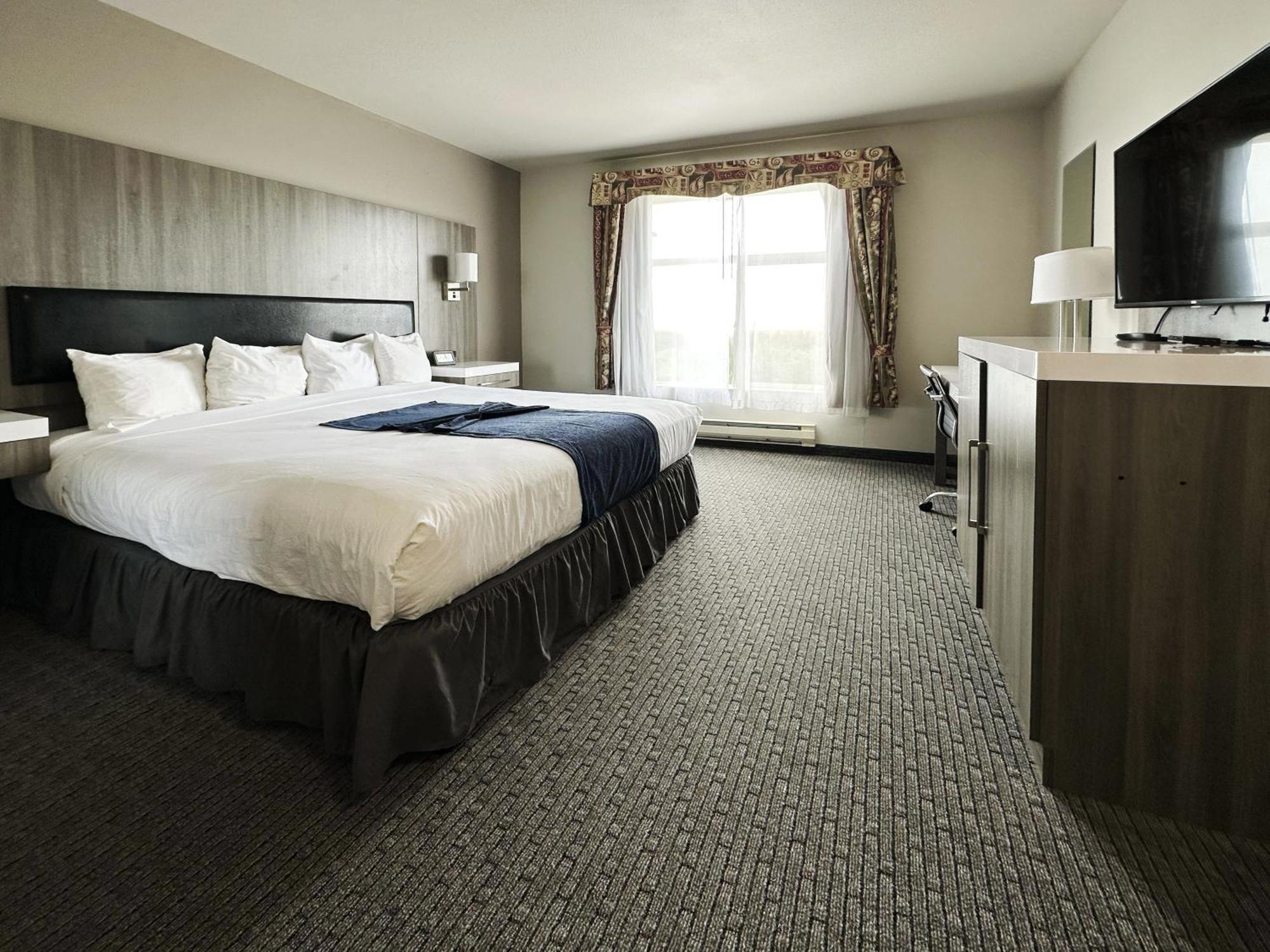Deluxe Suite with Ocean View