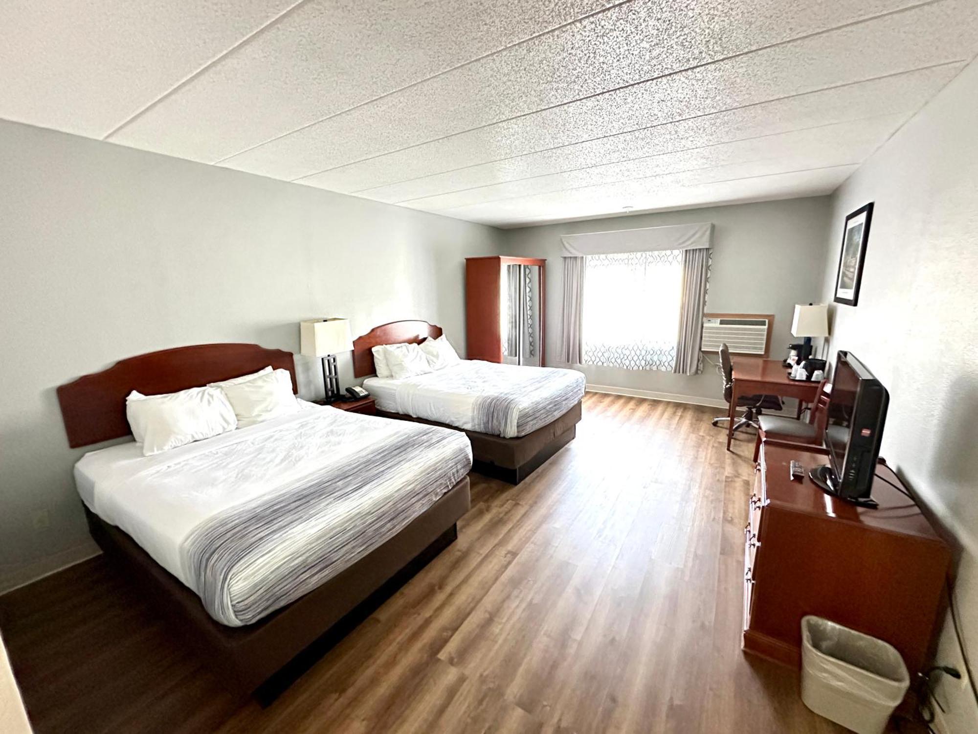 Queen Room with Two Queen Beds, Mobility Access and Bathtub with Grab Bars, Non-Smoking