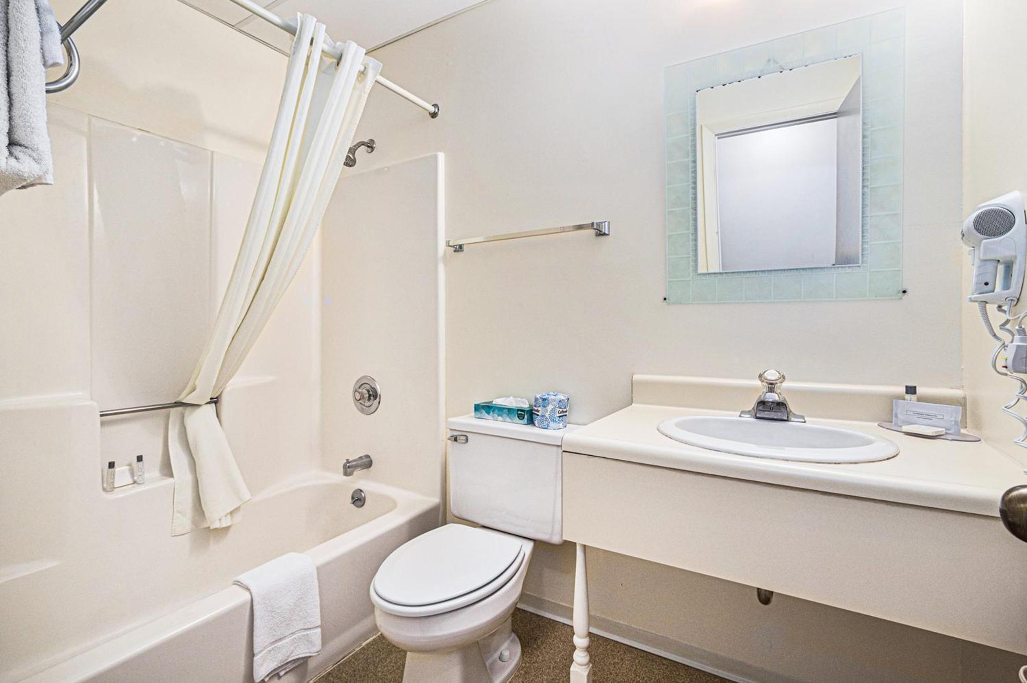 Standard Queen Room