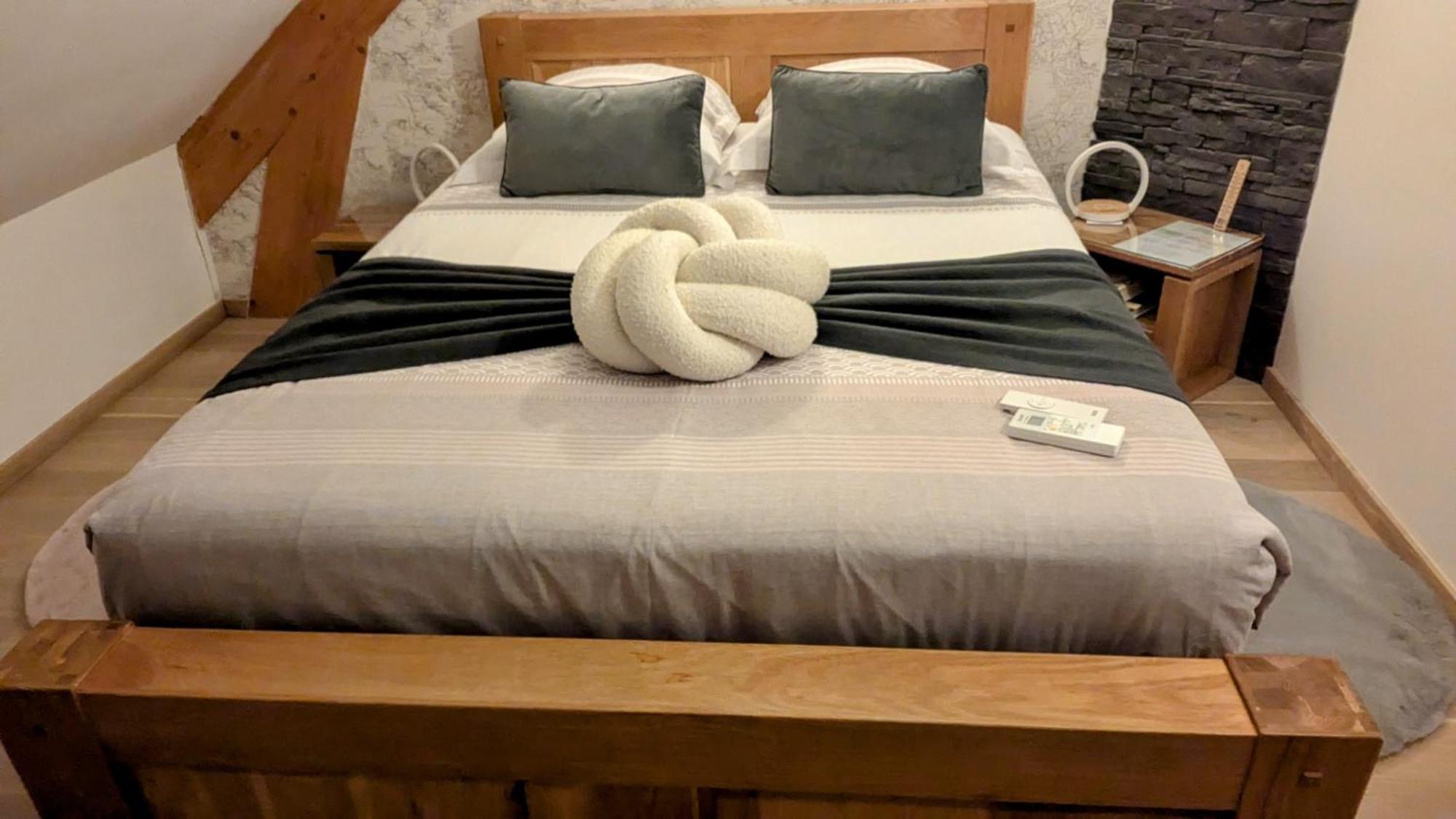 Deluxe Double Room Shower