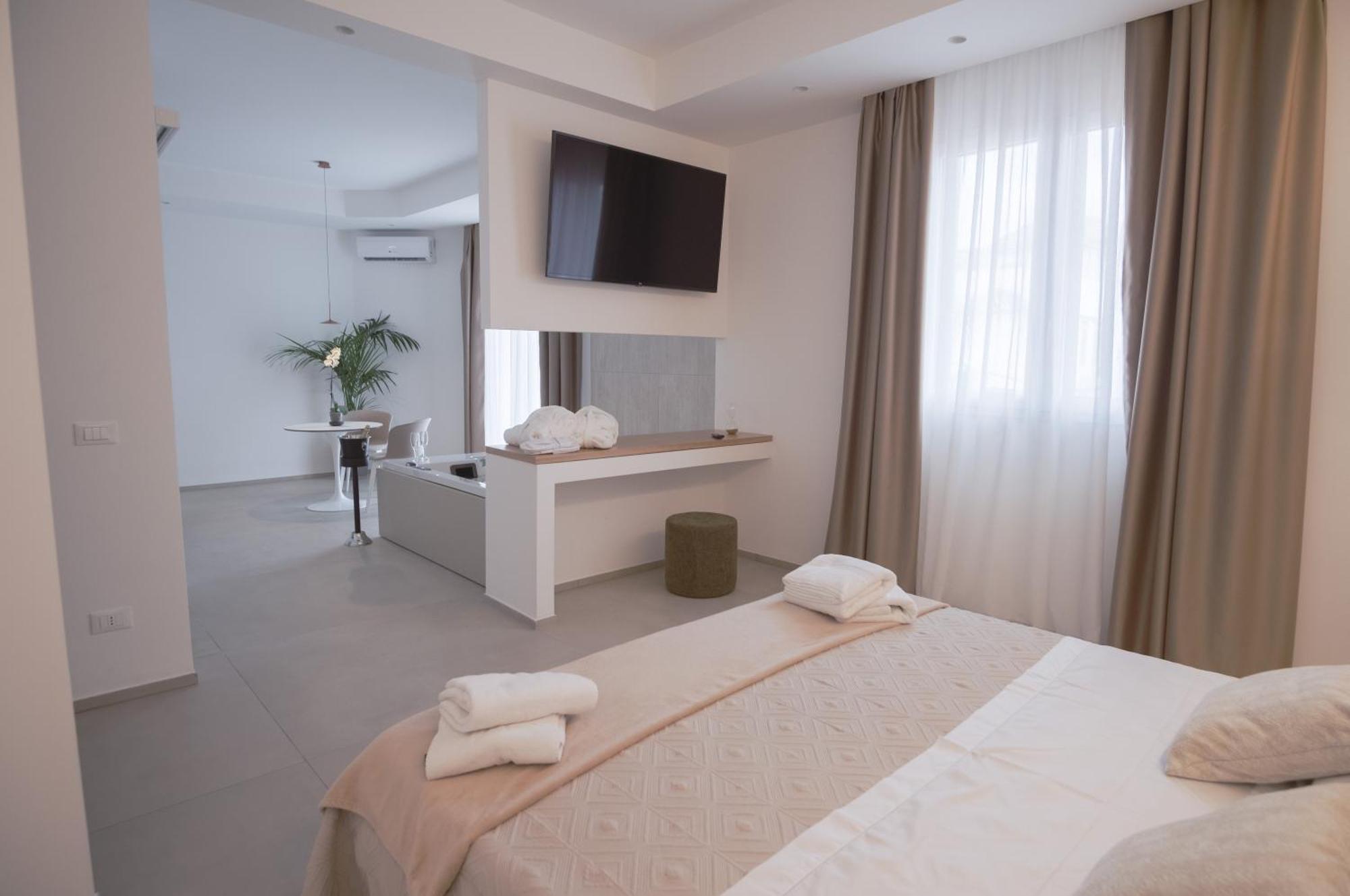 Deluxe Suite mit Whirlpool-Badewanne