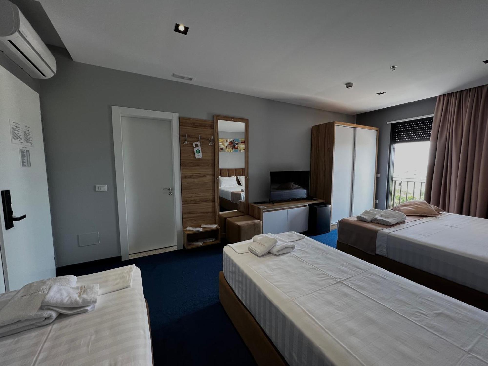 Vierbettzimmer mit Balkon