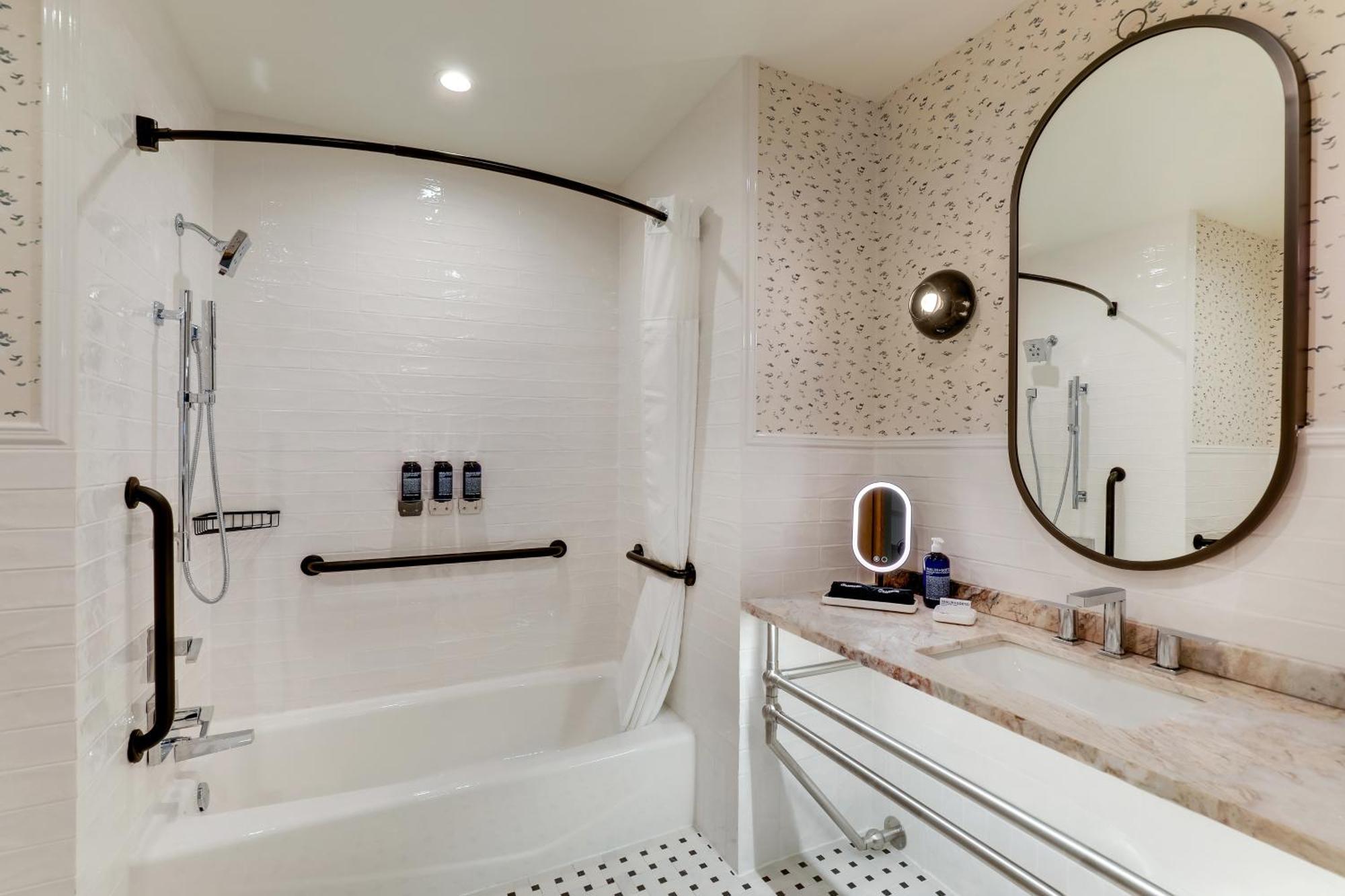 Standard King Room - Hearing Accessible