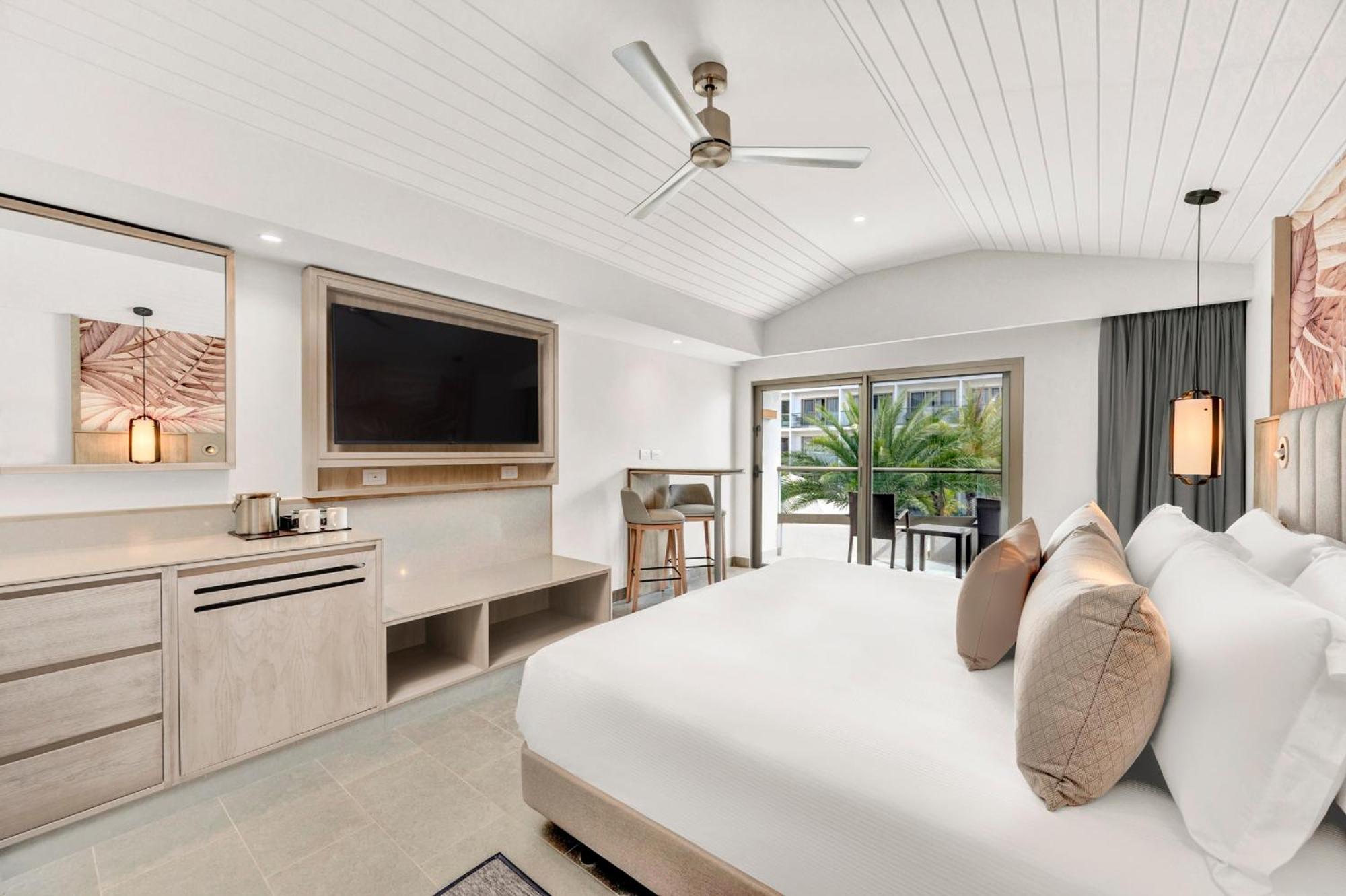 Luxury Pool View Room