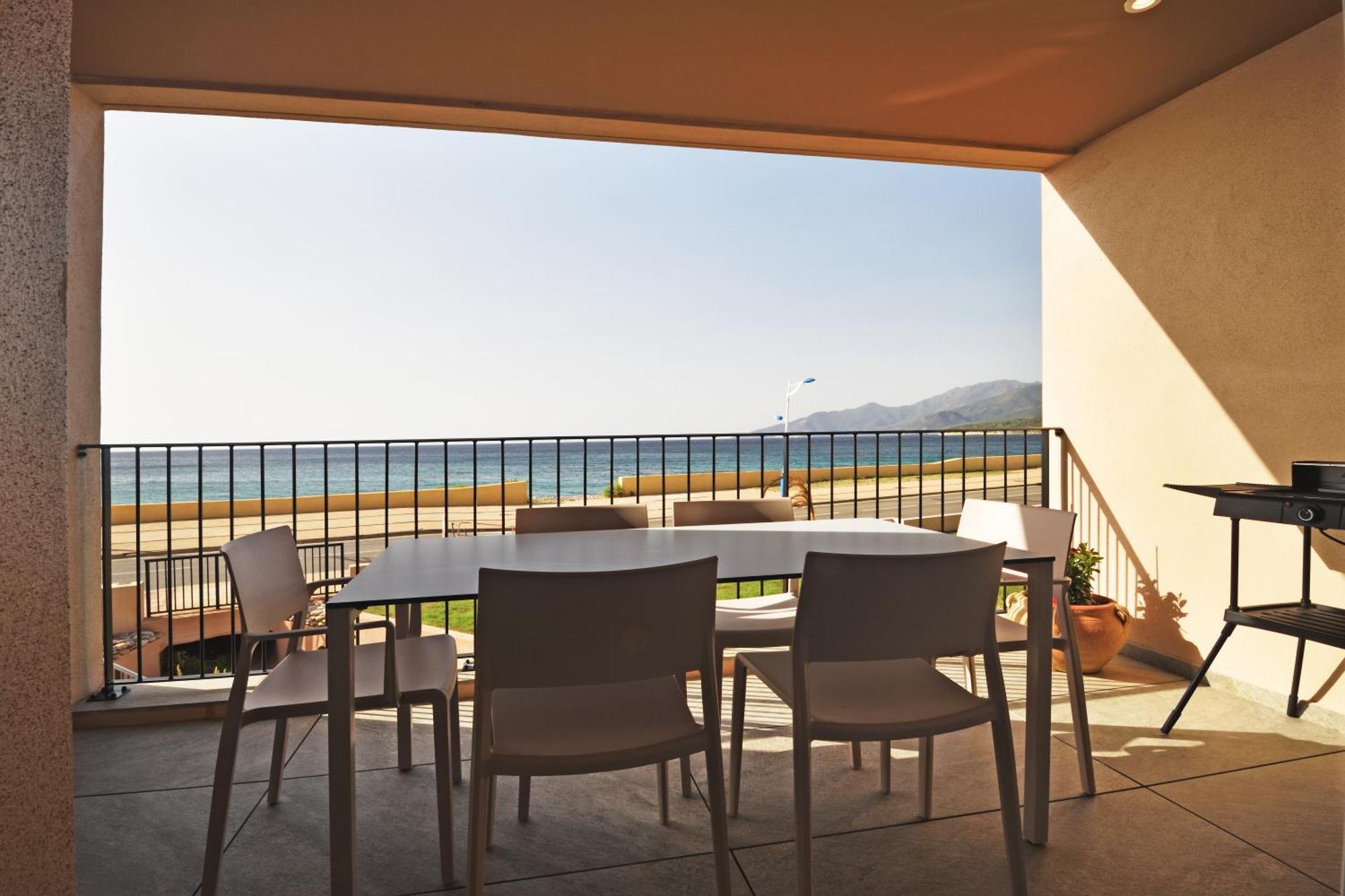 Appartement 2 Chambres - Premier Étage avec Terrasse - Vue sur Mer