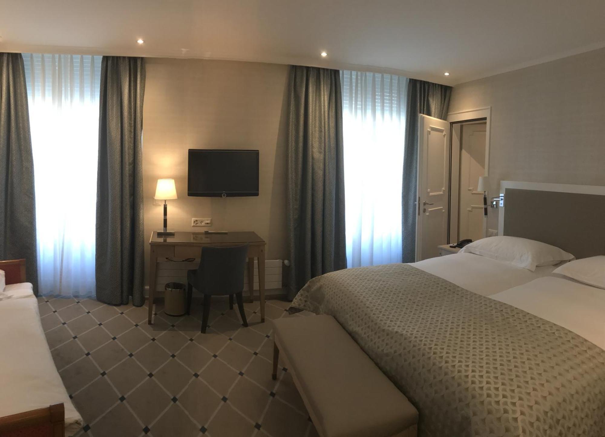 Family Room,1598395613:JPEG
