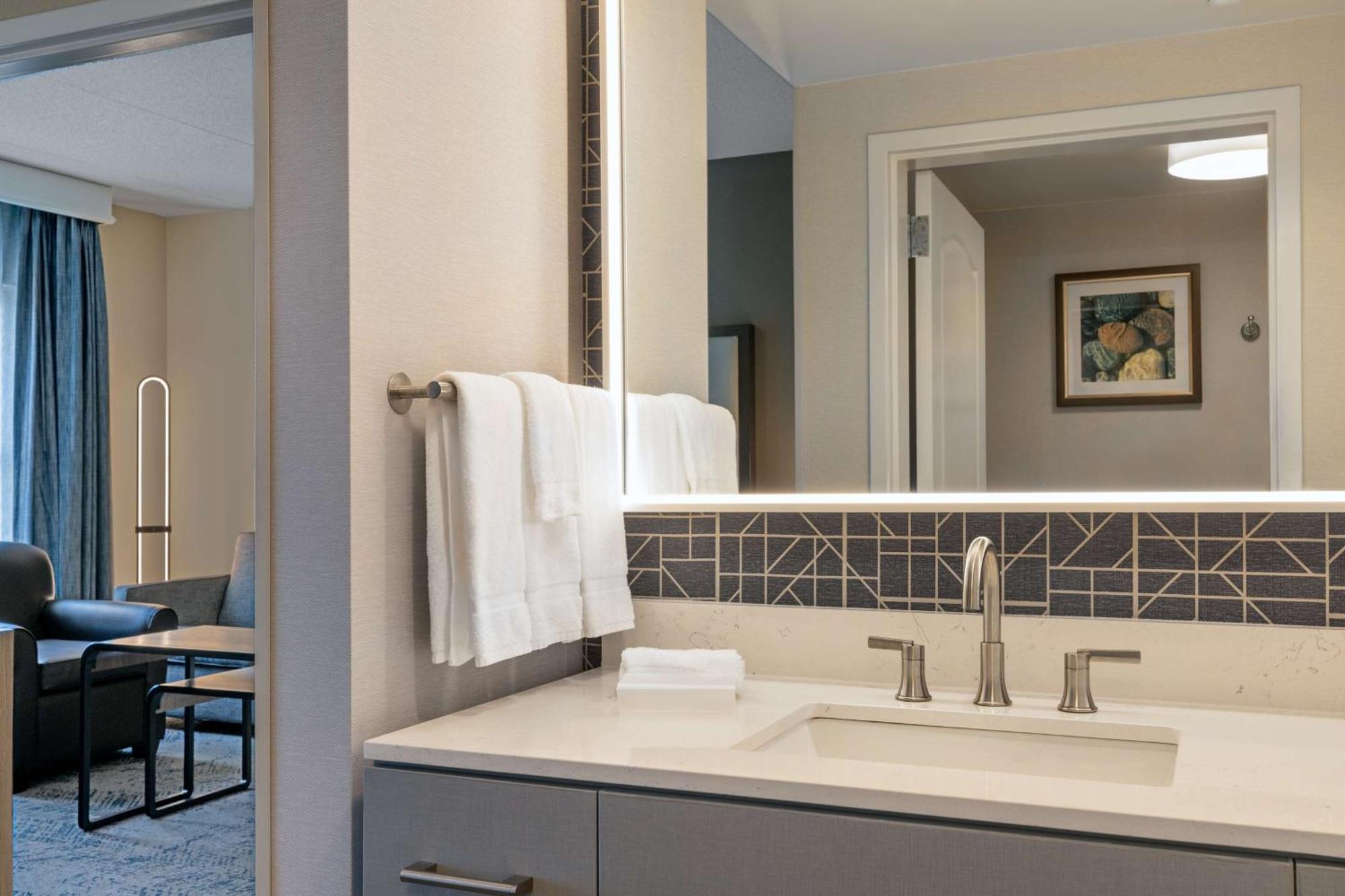 One-Bedroom Queen Suite with Two Queen Beds - Non-Smoking