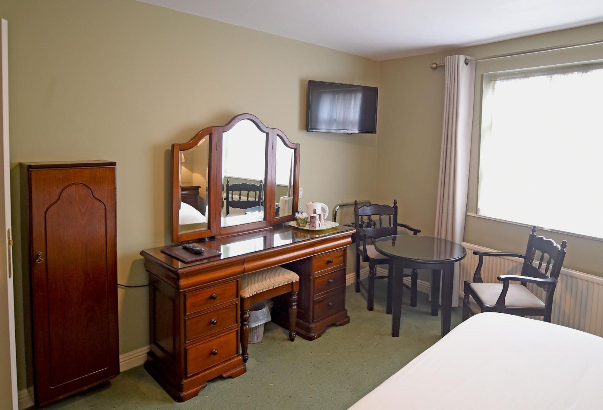 Triple Room with 1 Double Bed and 1 Single,1598411693:JPEG