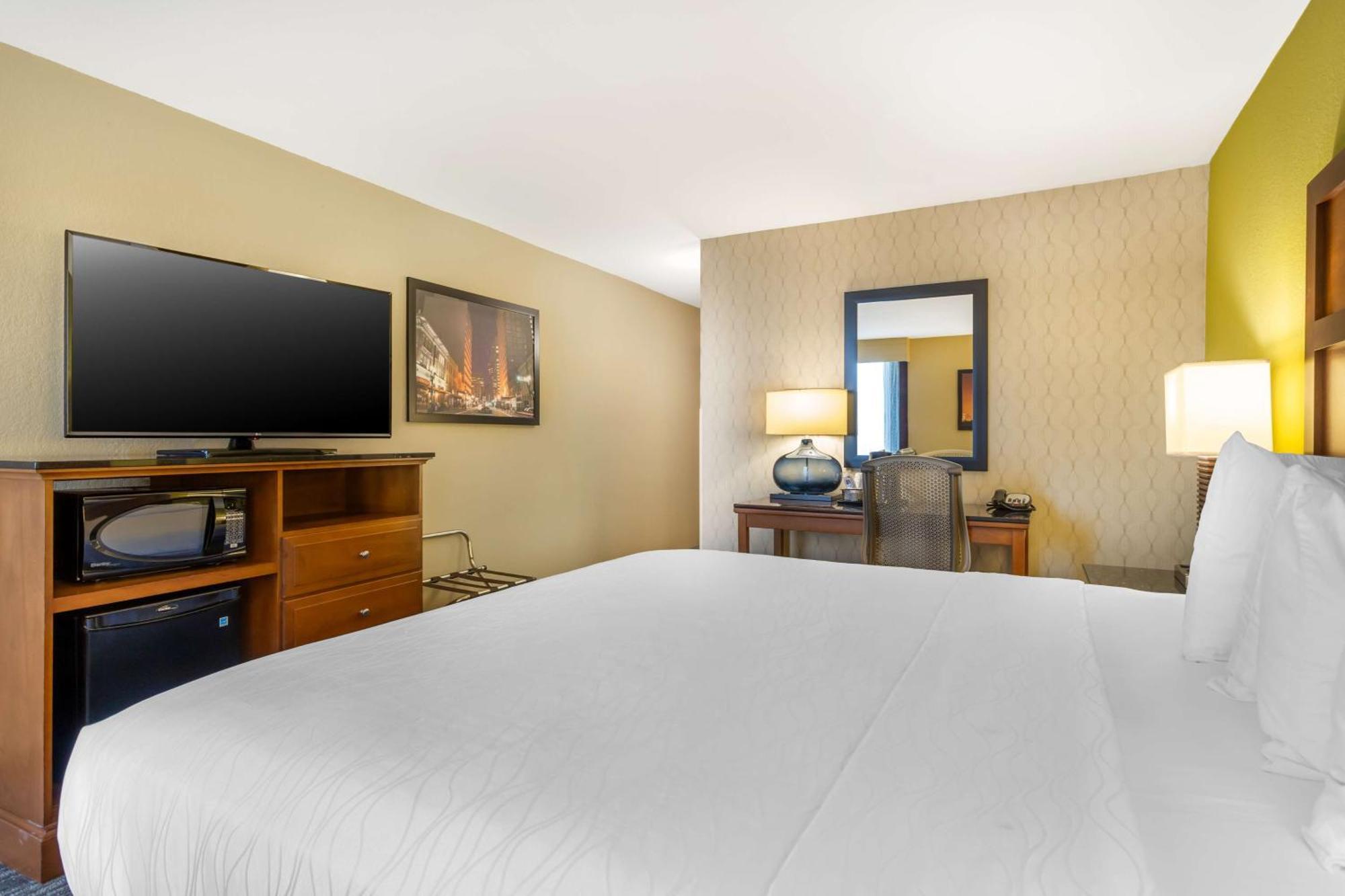 Zimmer mit Kingsize-Bett