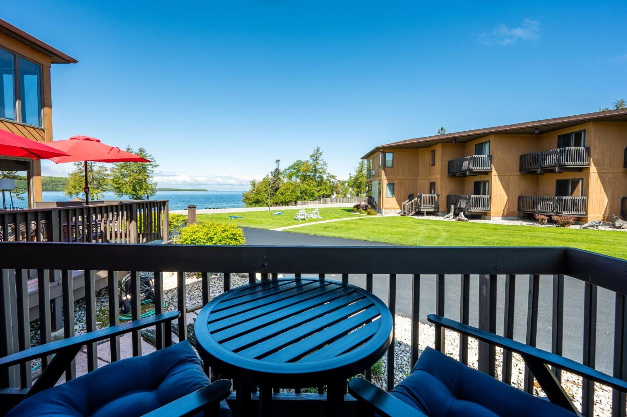 Deluxe King Room with Lake View