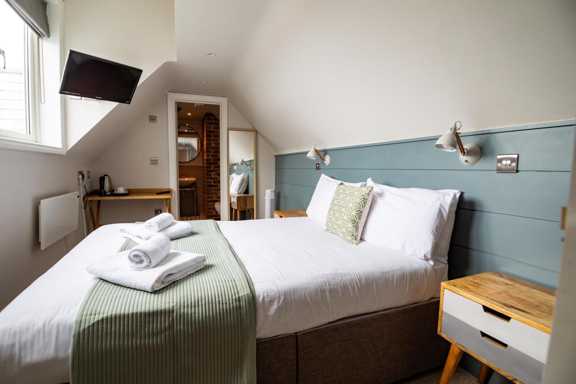 Deluxe Double Room with Bath