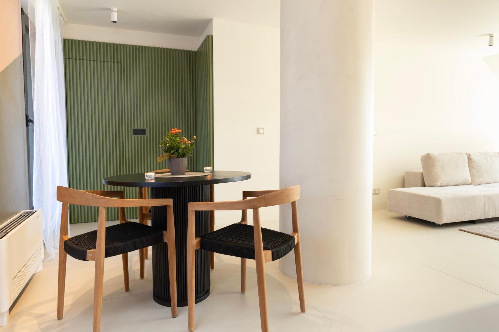 Deluxe Apartment,1598898094:JPEG