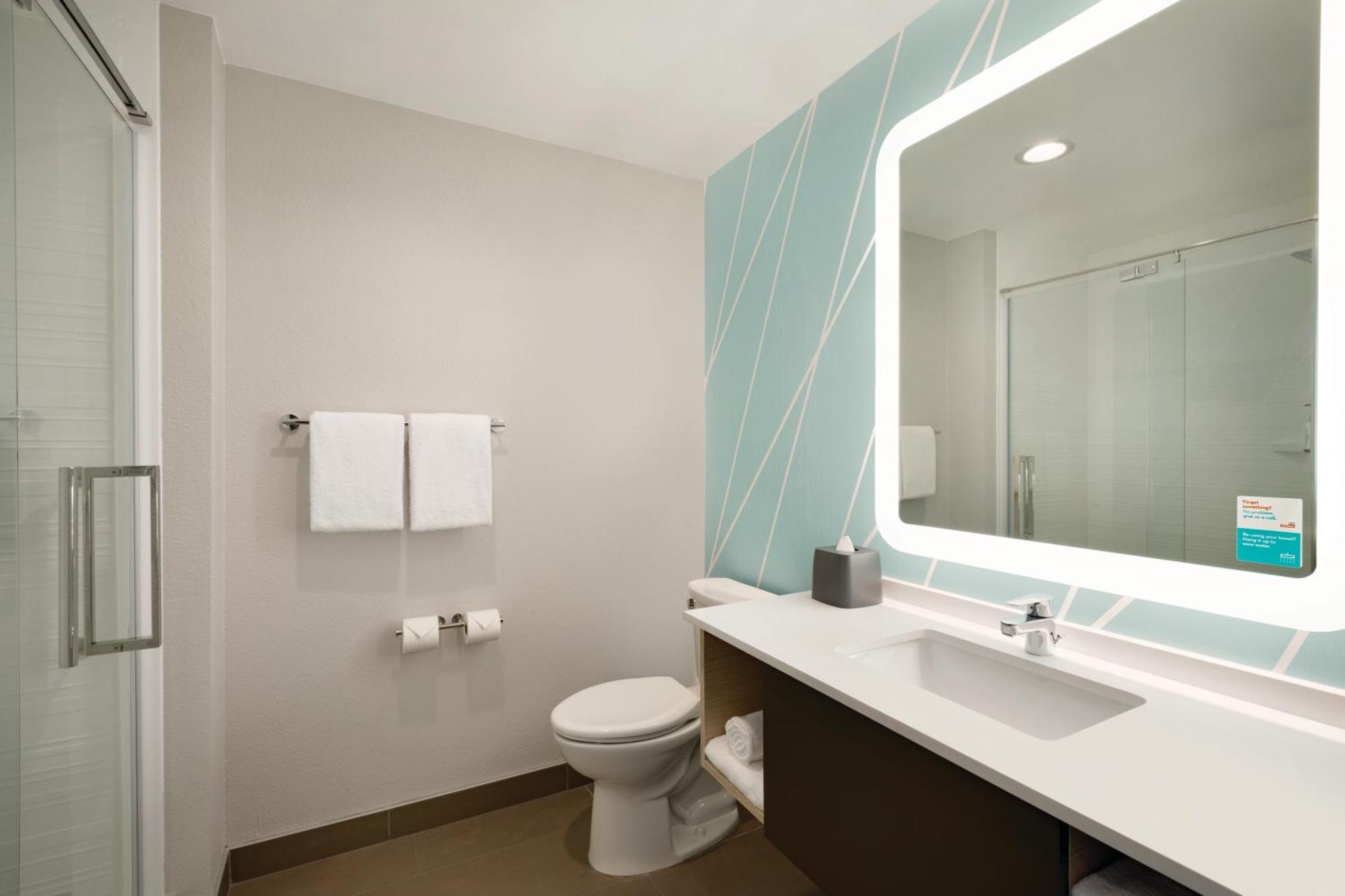 Room with Two Beds - Hearing Accessible - Non-Smoking