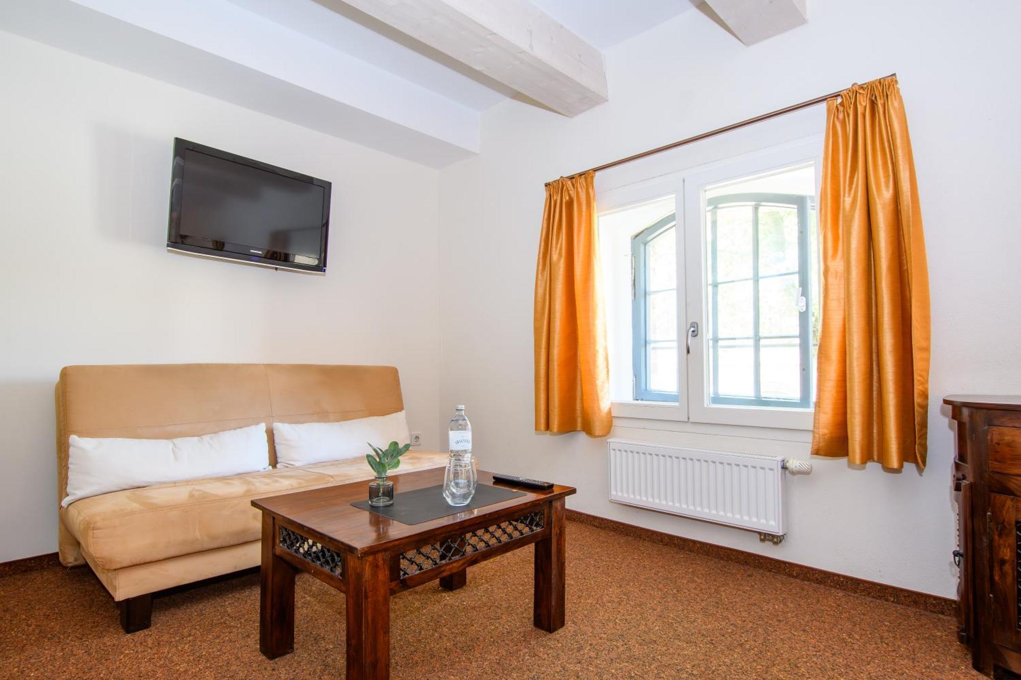 Double Room,1599589442:JPEG