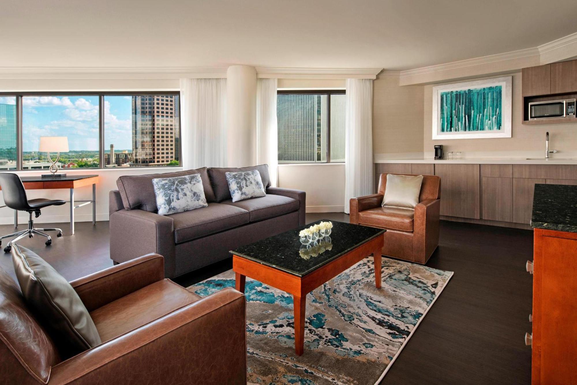 Junior Suite 1 King Sofa bed River view